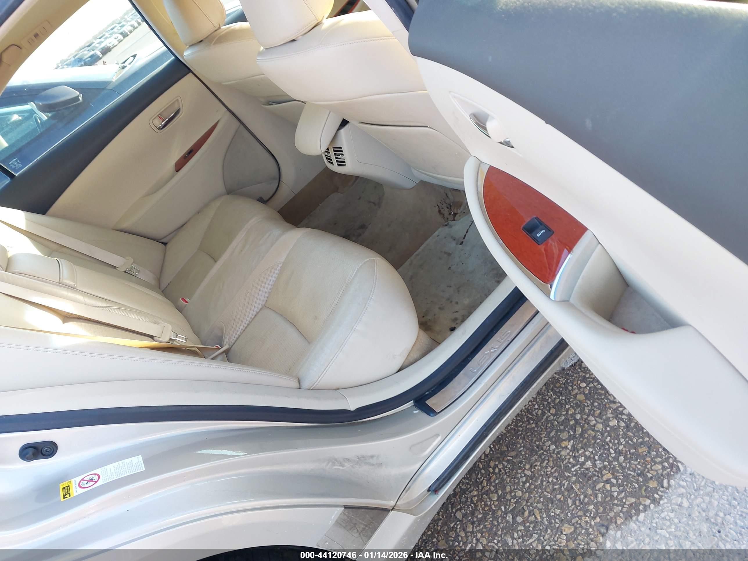 LEXUS ES image 8