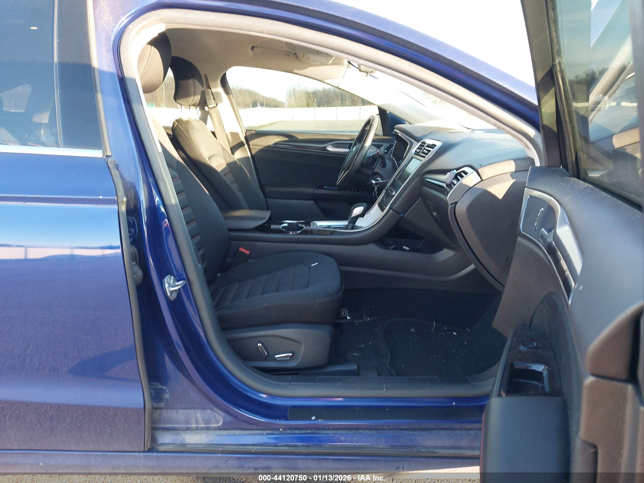 FORD FUSION image 5