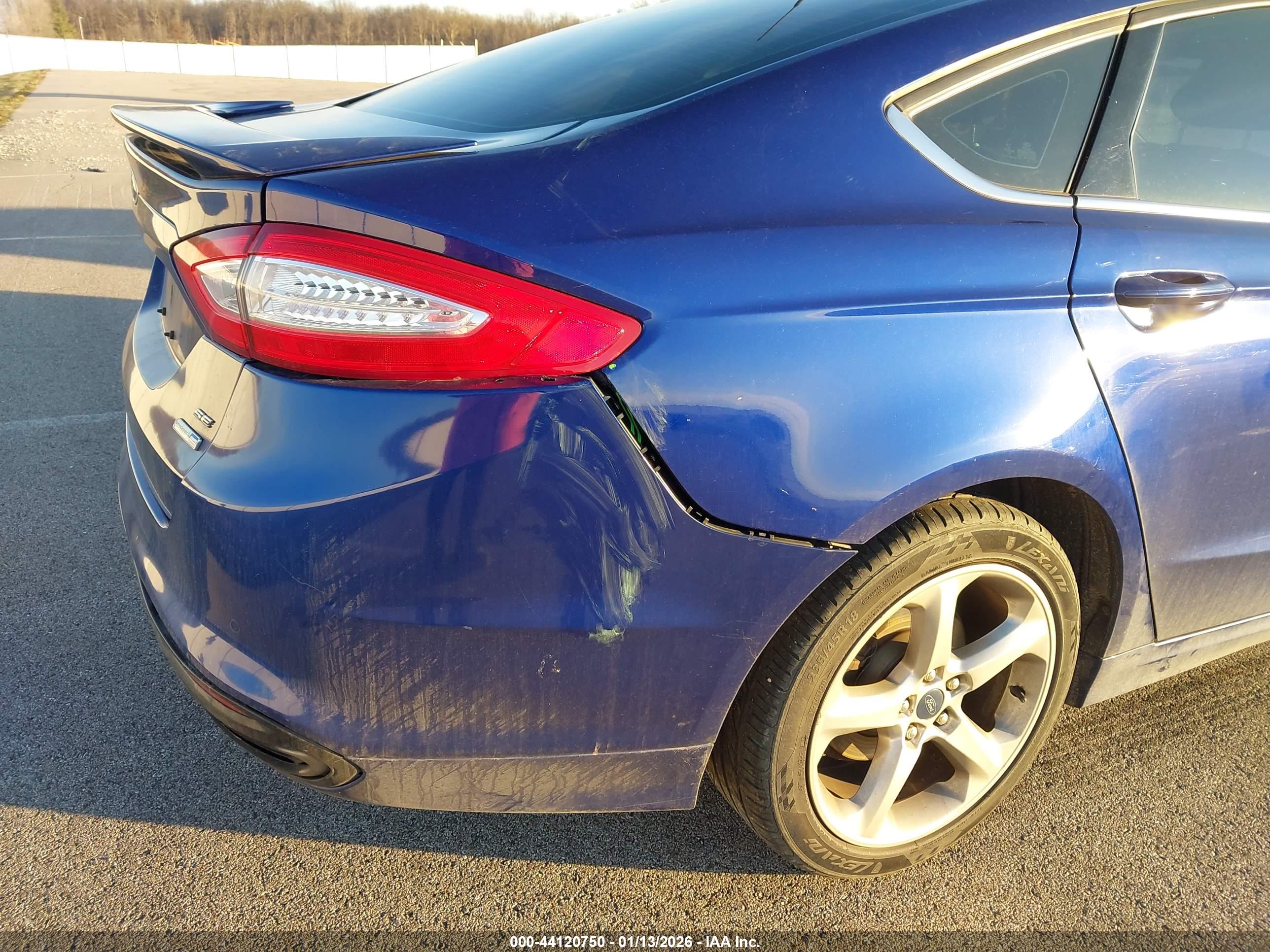 FORD FUSION image 6