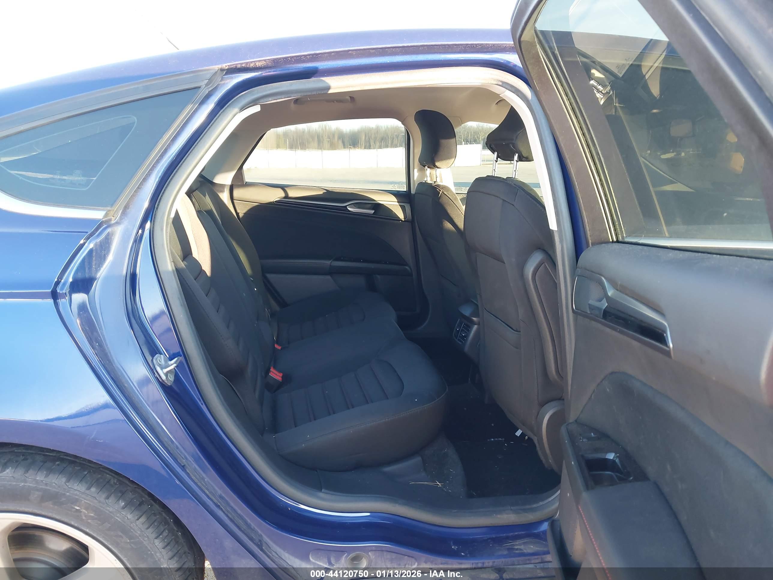 FORD FUSION image 8
