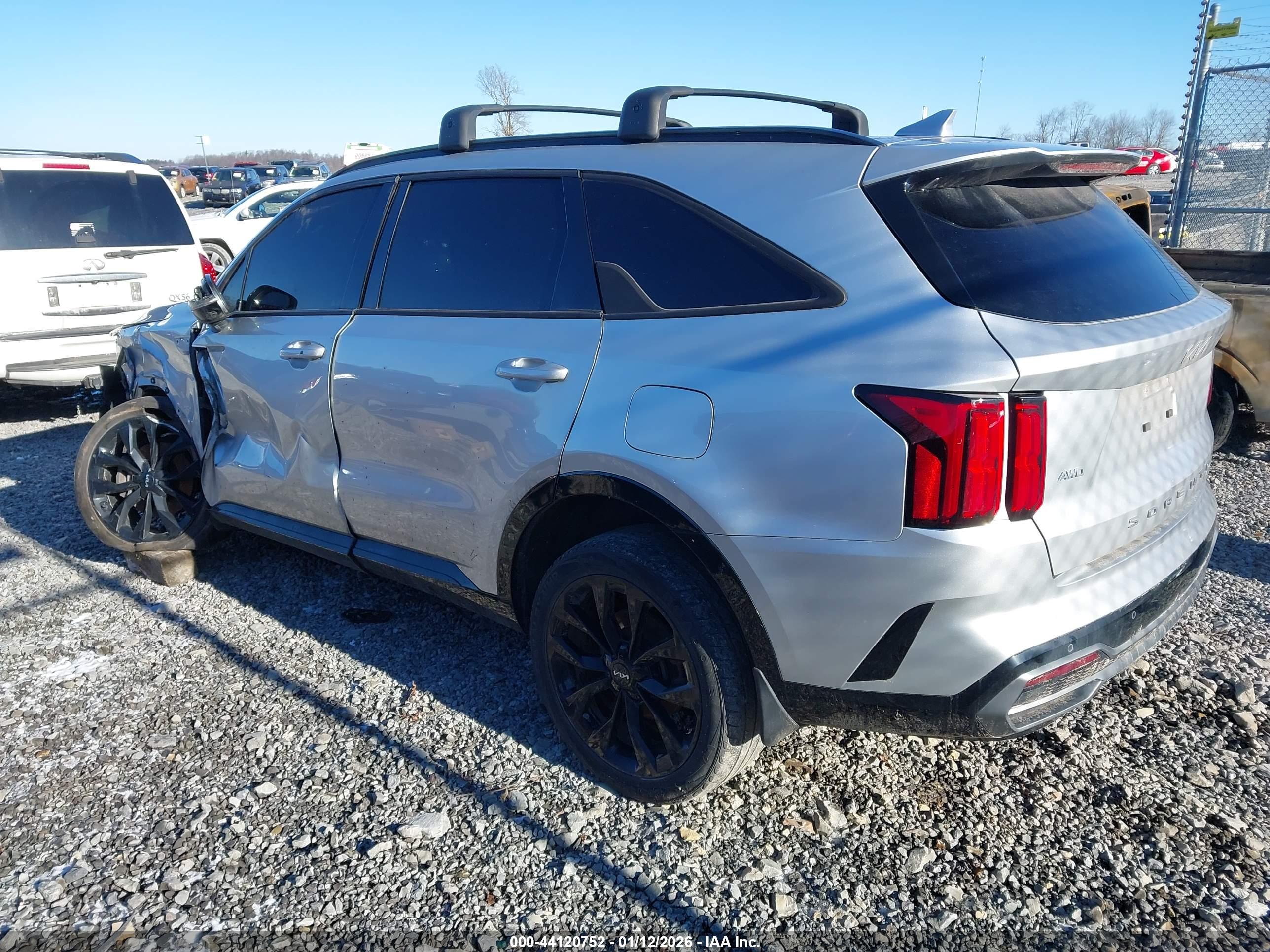 KIA SORENTO image 3