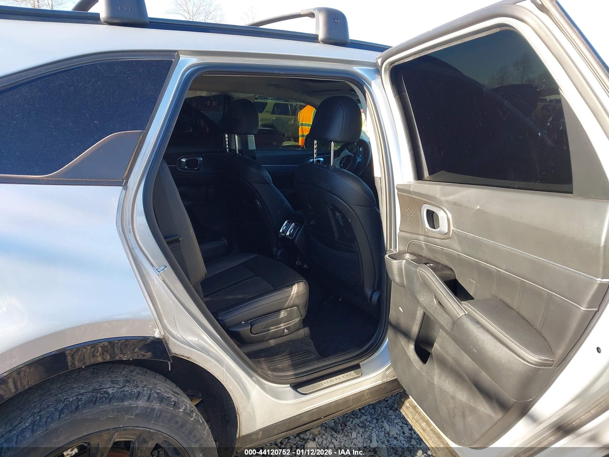 KIA SORENTO image 8