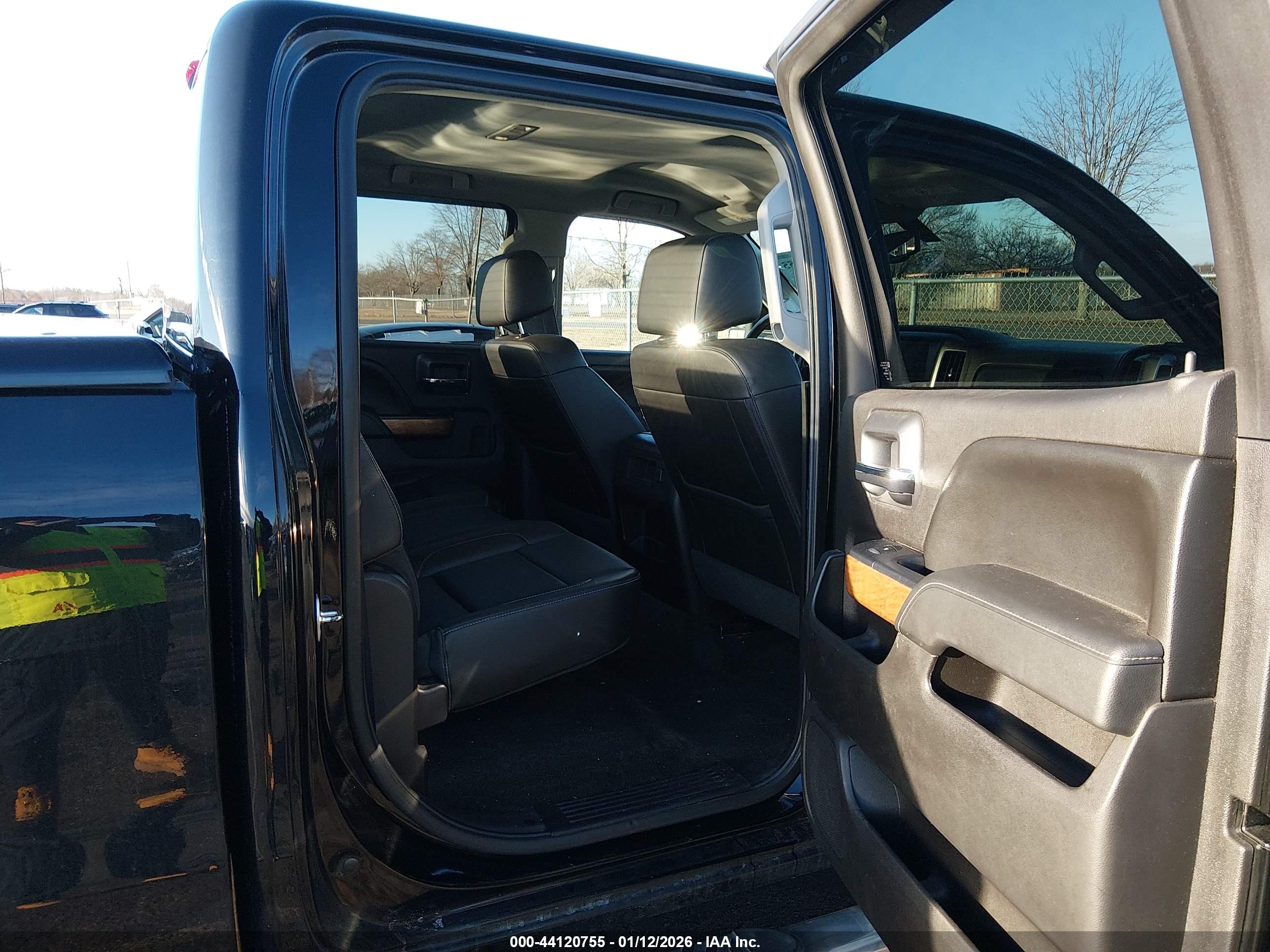 CHEVROLET SILVERADO image 5