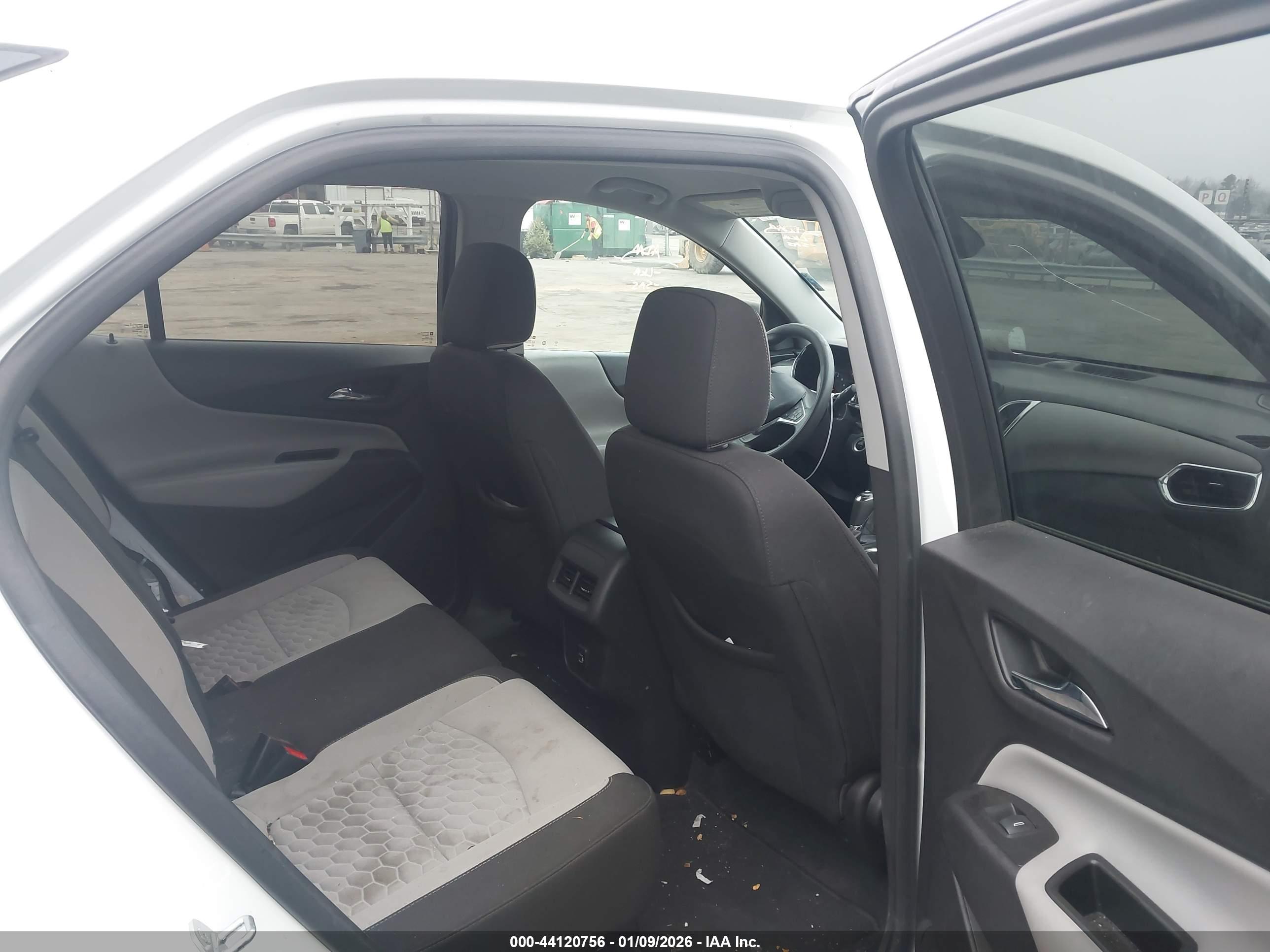 CHEVROLET EQUINOX image 8