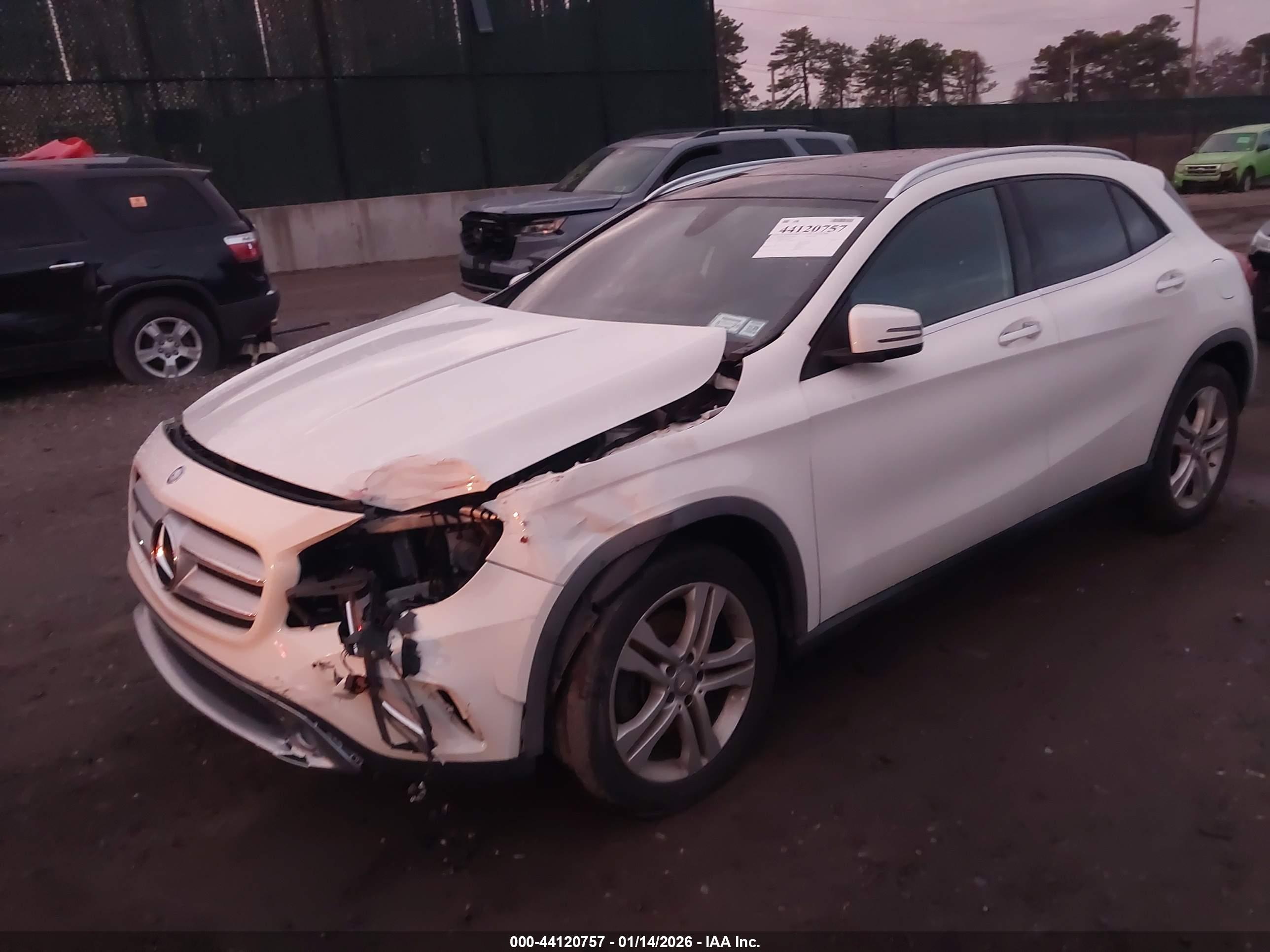 MERCEDES-BENZ GLA image 2