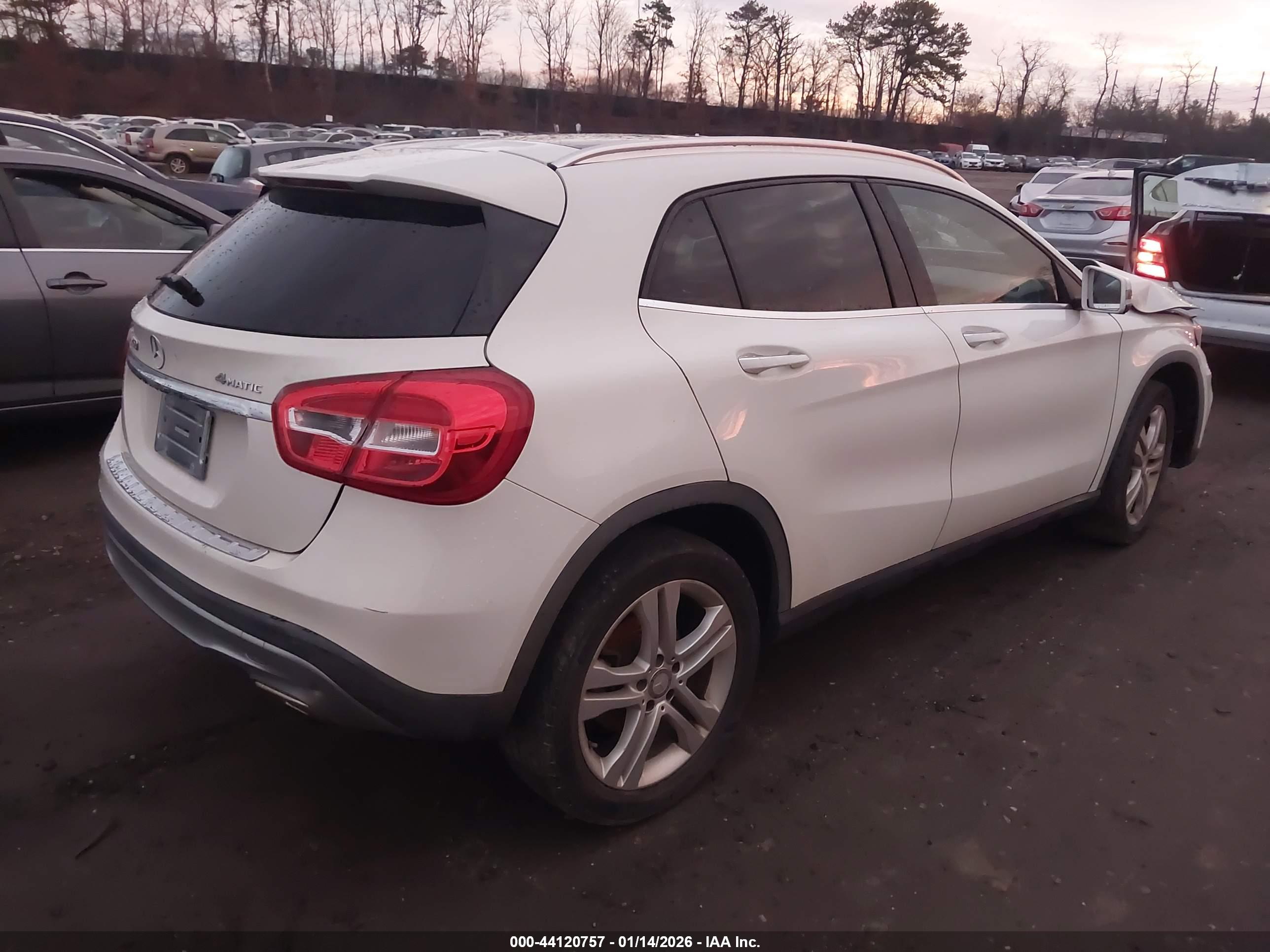 MERCEDES-BENZ GLA image 4