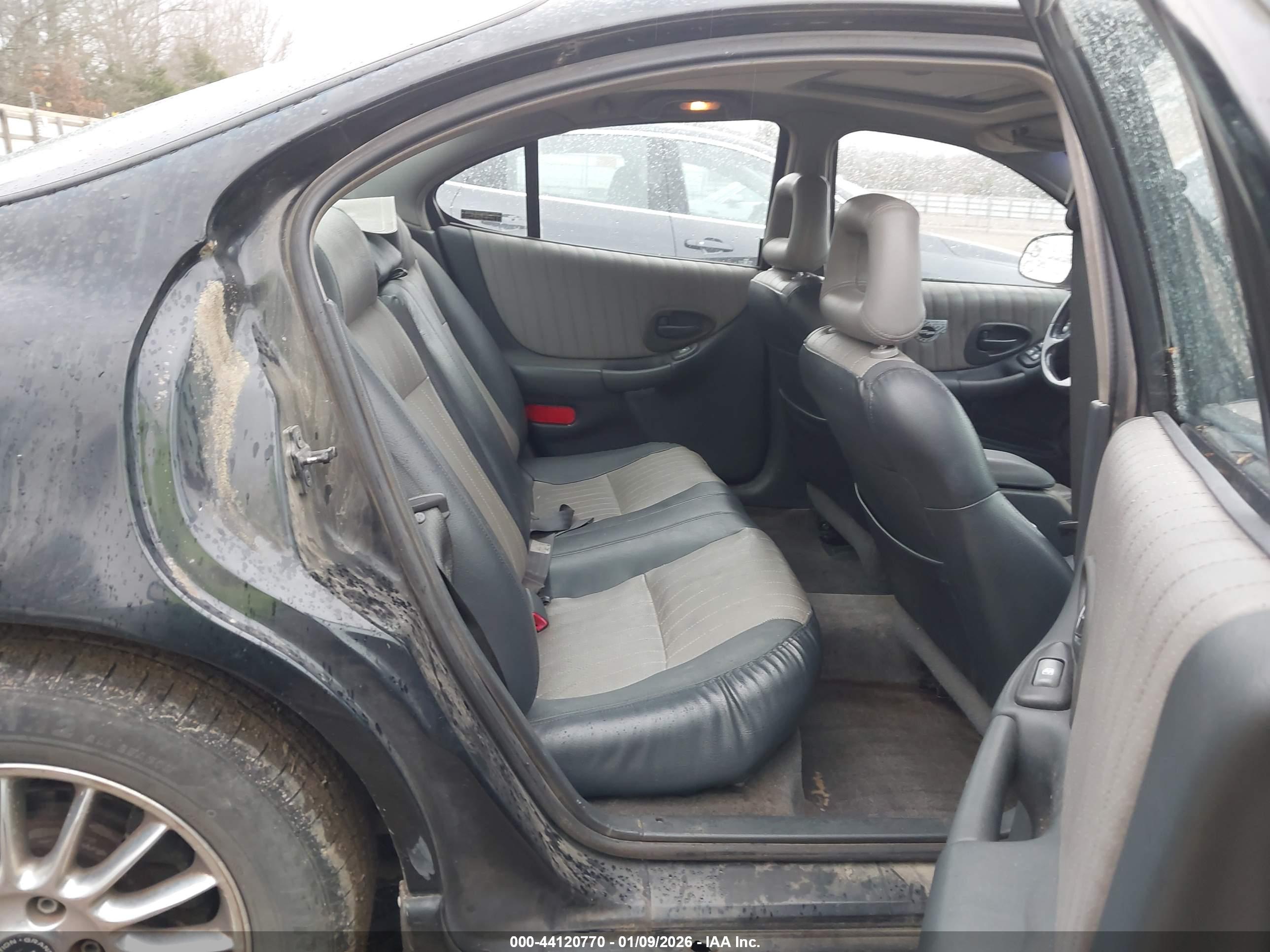 PONTIAC GRAND image 8