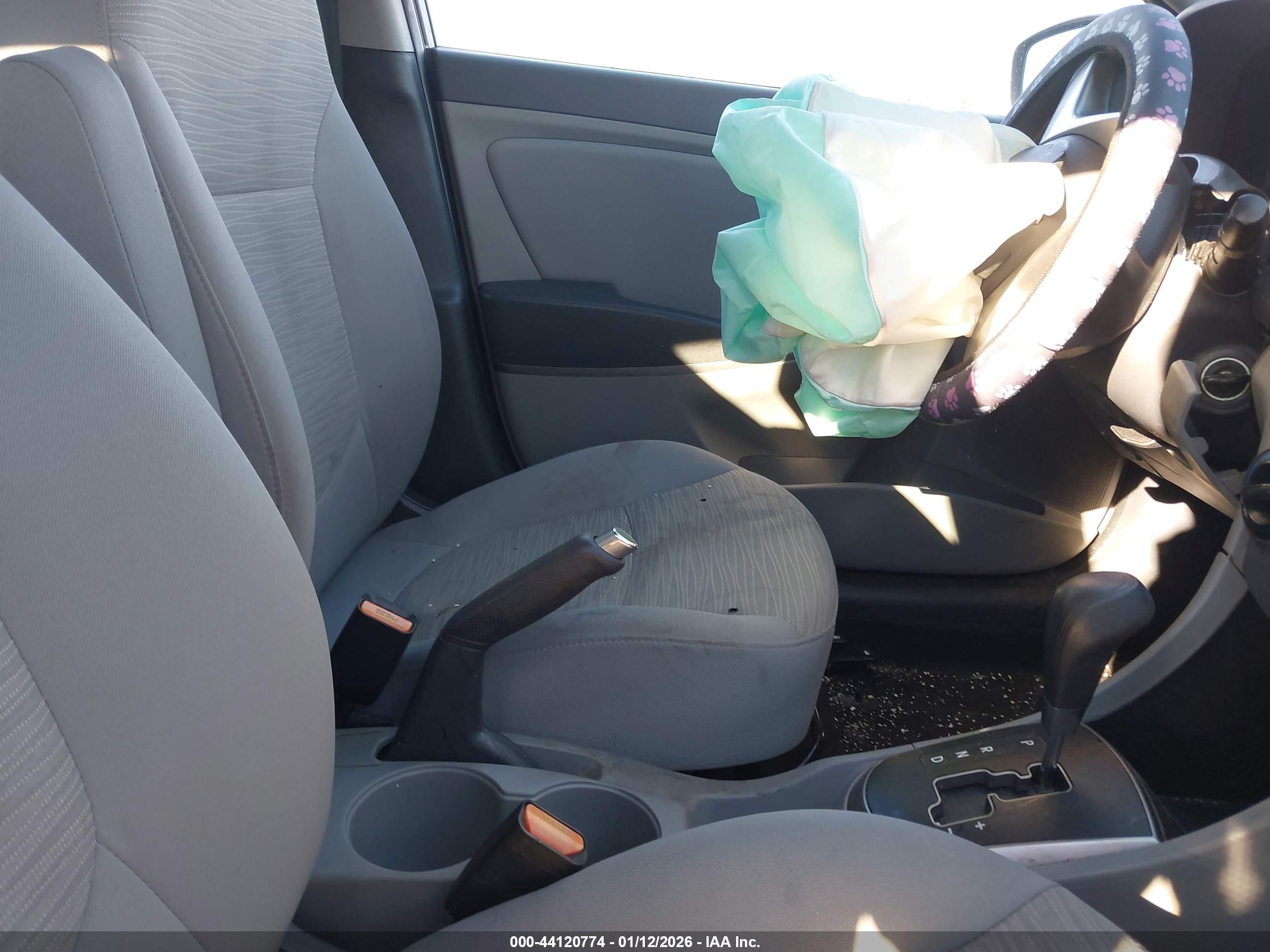 HYUNDAI ACCENT image 5