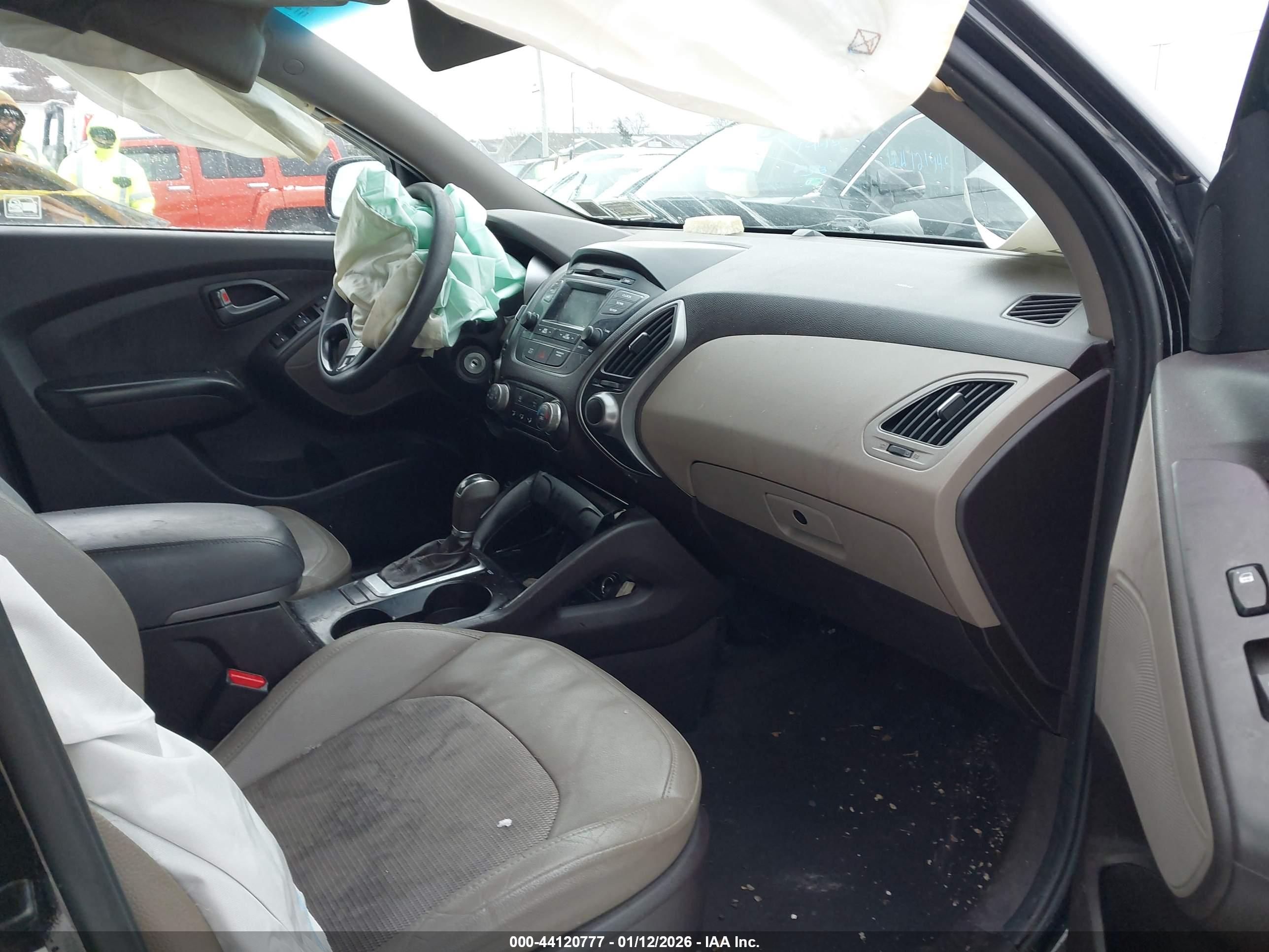 HYUNDAI TUCSON image 5