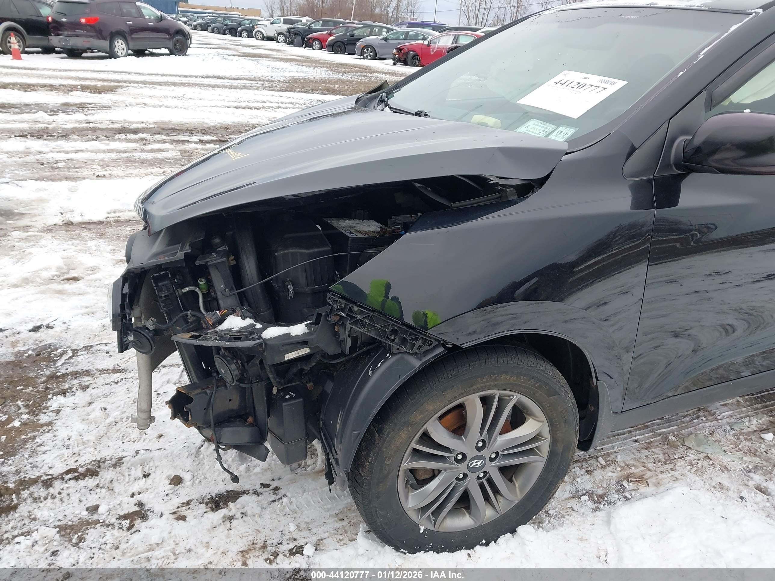 HYUNDAI TUCSON image 6