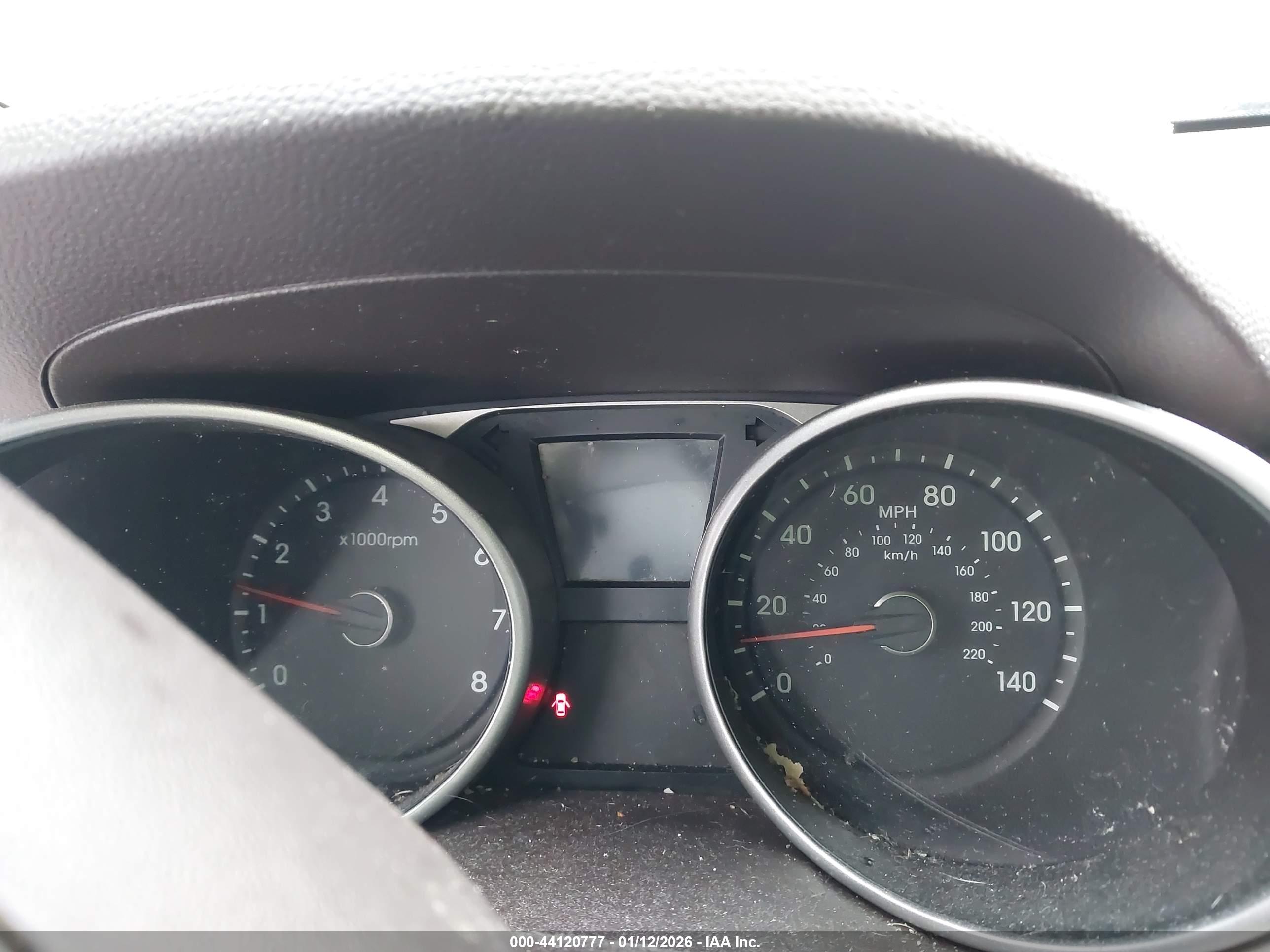 HYUNDAI TUCSON image 7