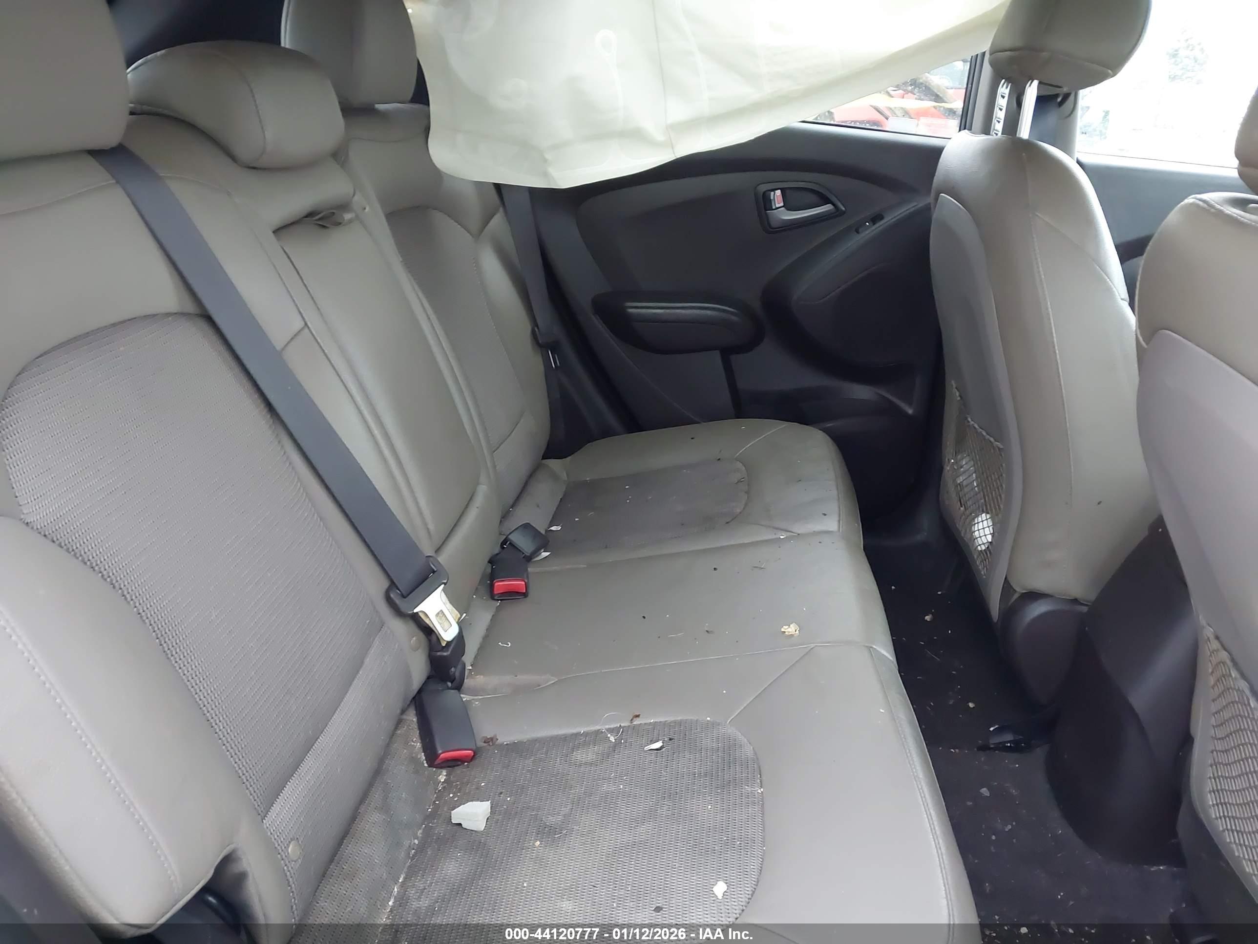 HYUNDAI TUCSON image 8
