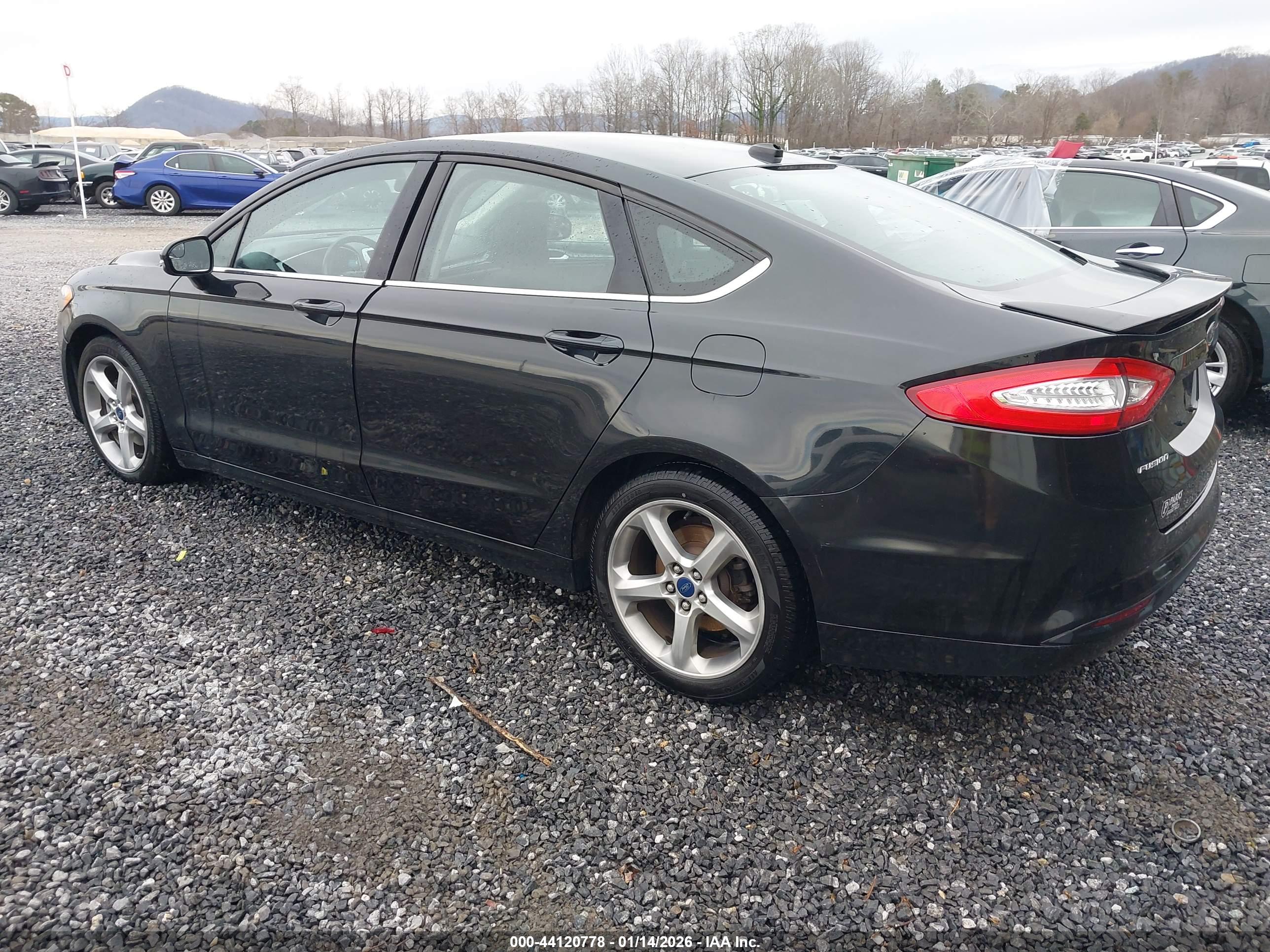 FORD FUSION image 3
