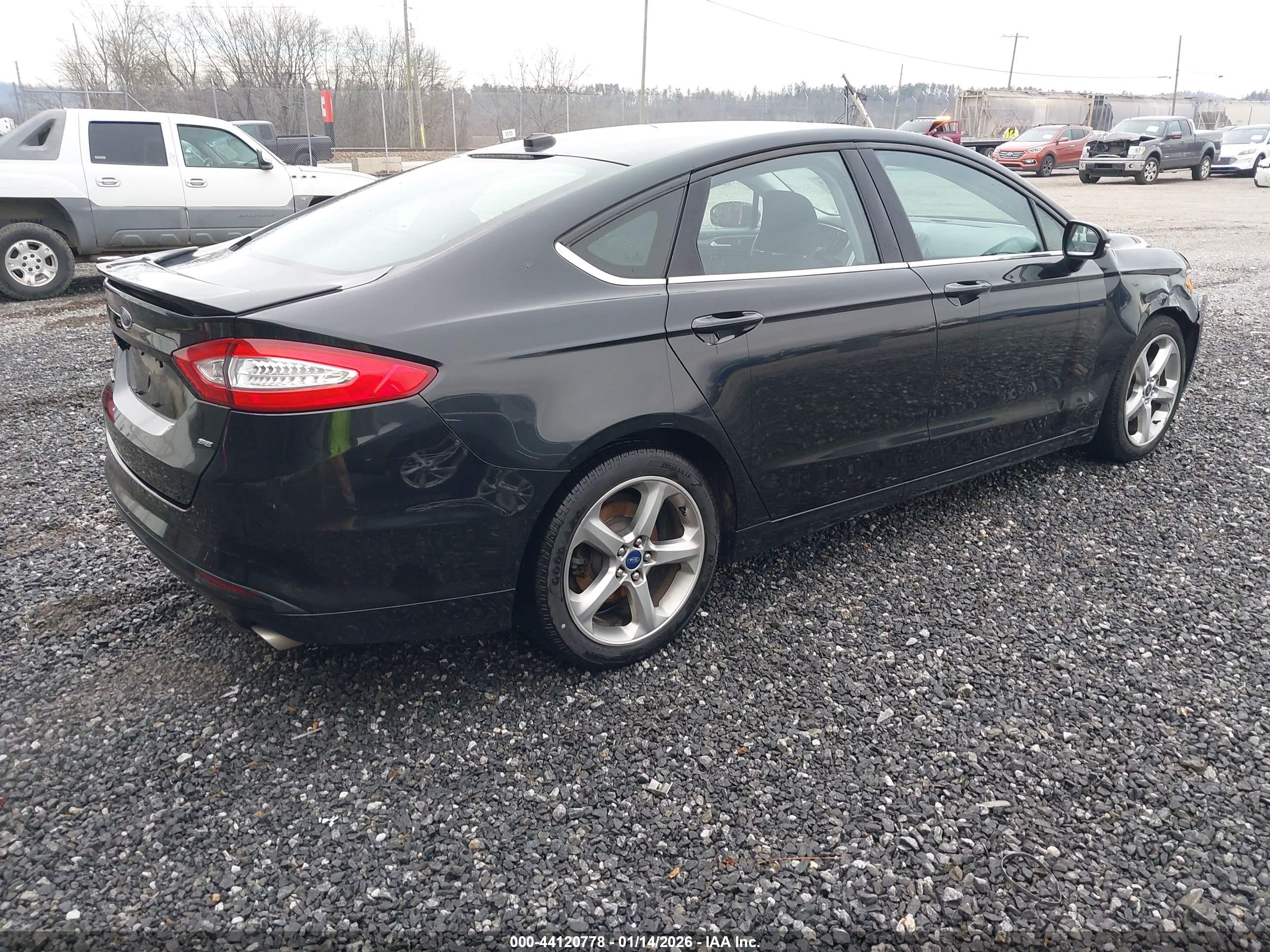 FORD FUSION image 4