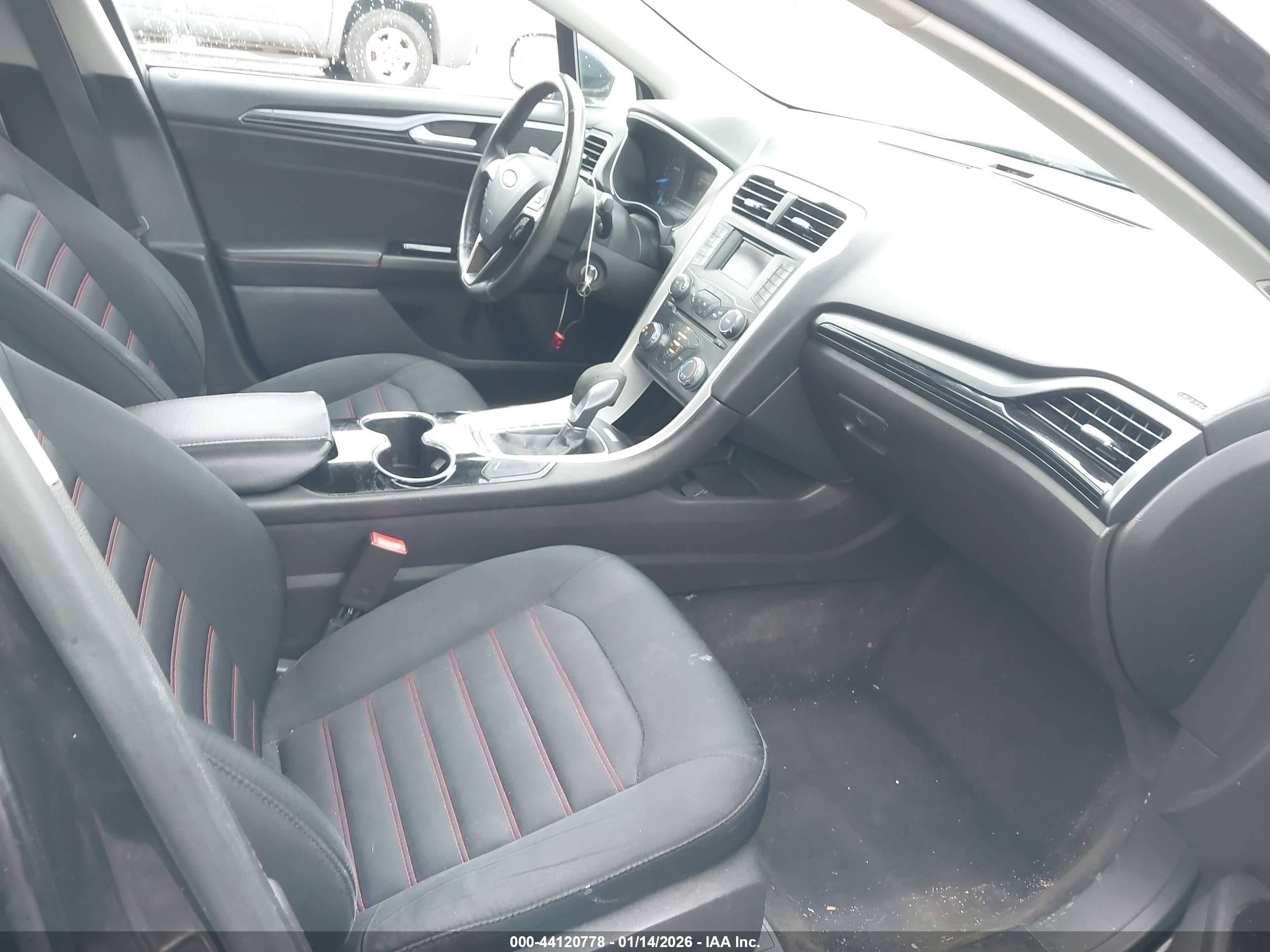FORD FUSION image 5