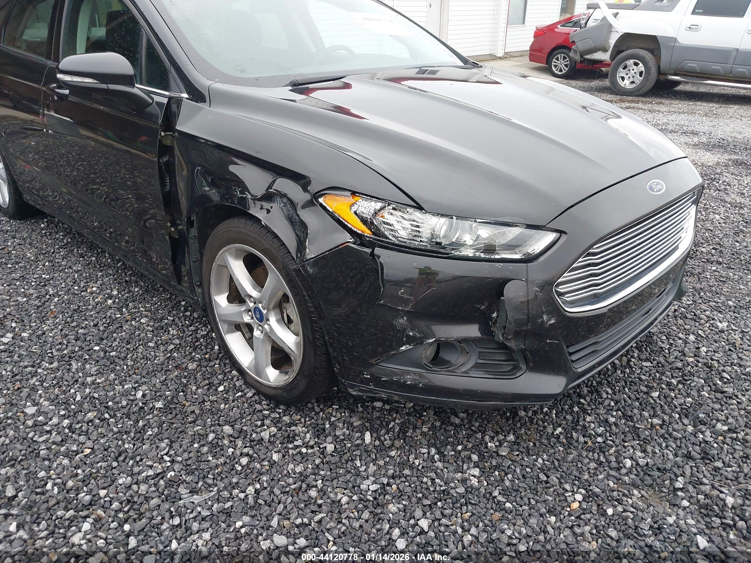 FORD FUSION image 6