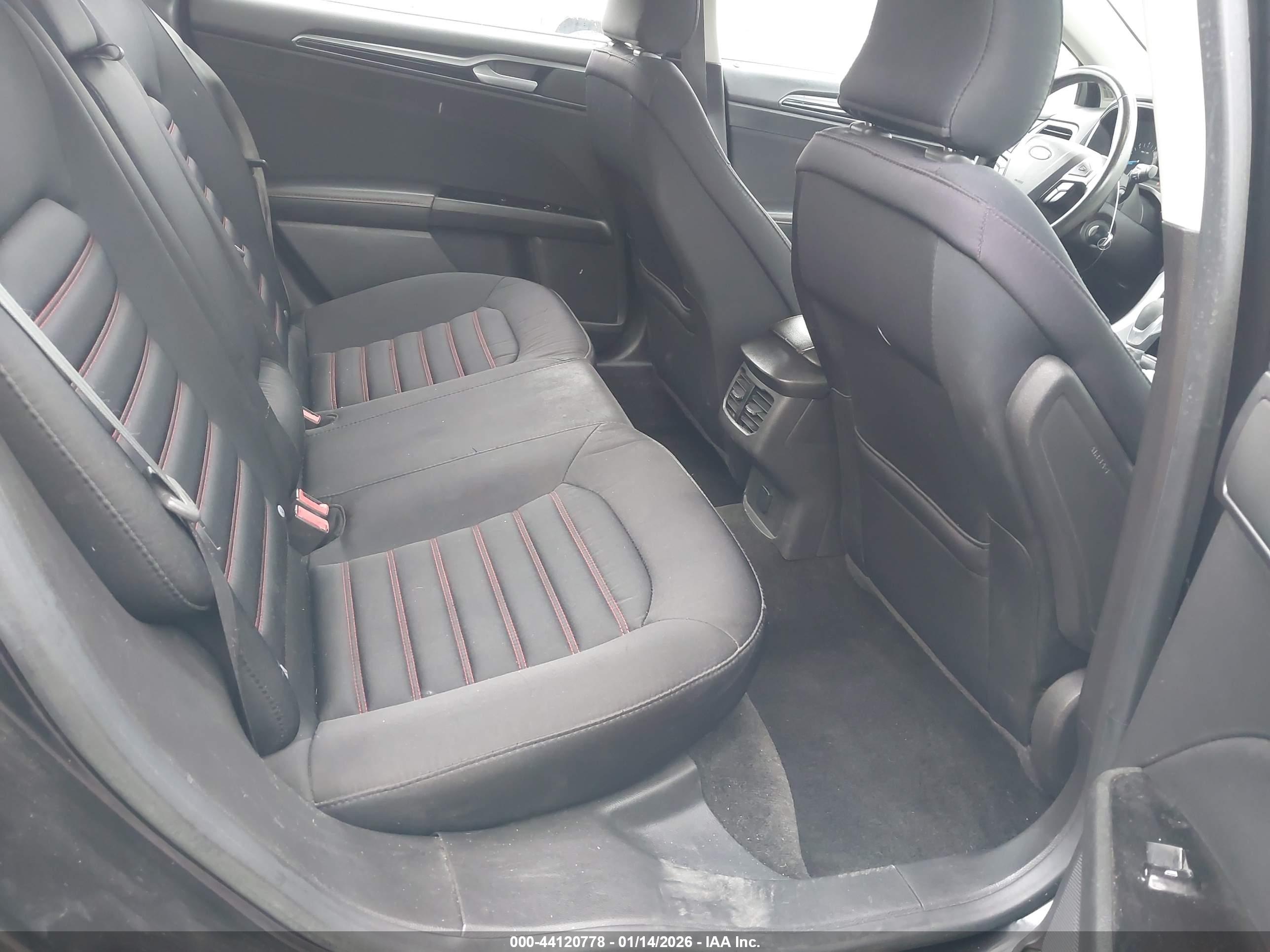 FORD FUSION image 8