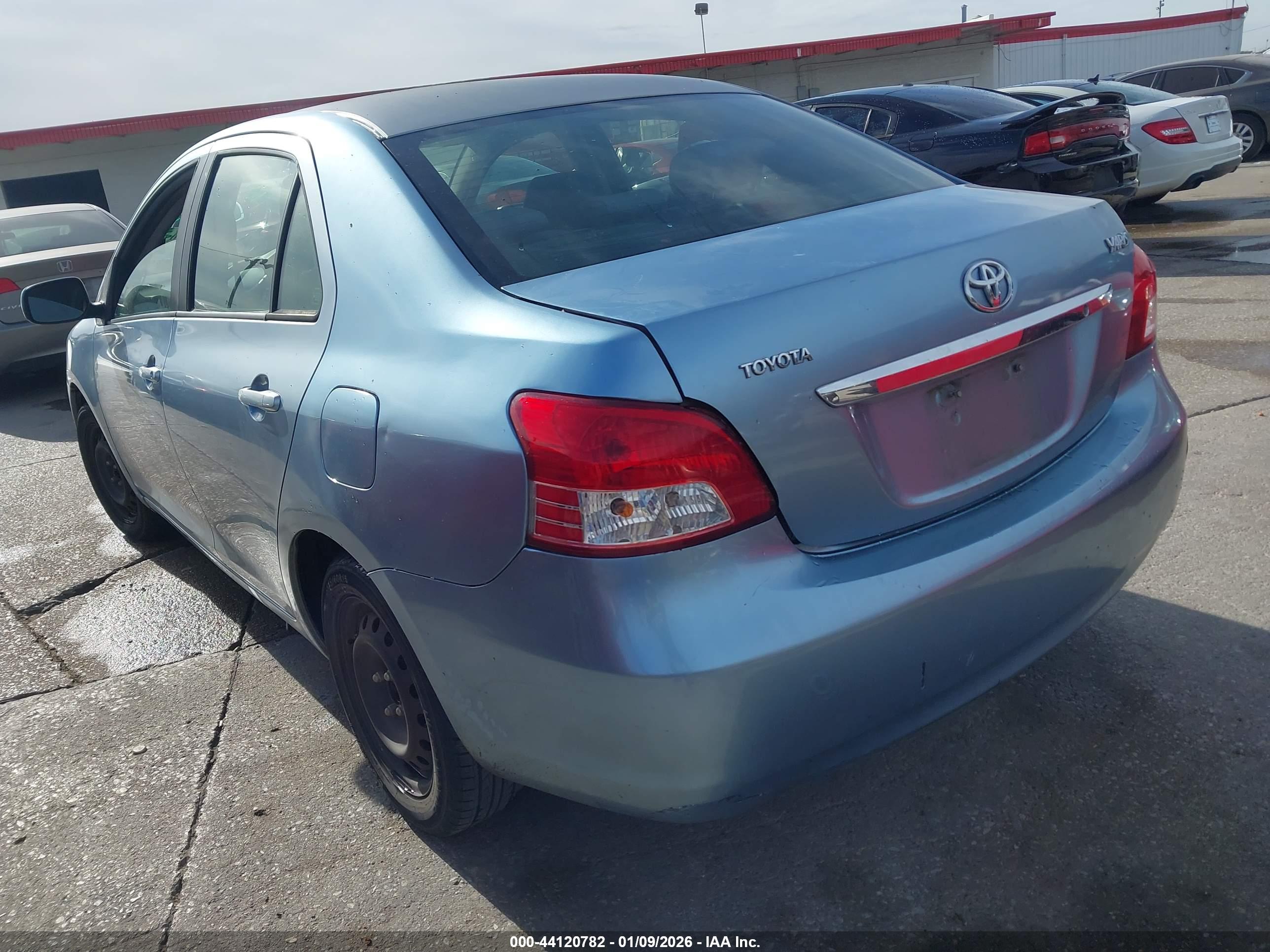 TOYOTA YARIS image 3