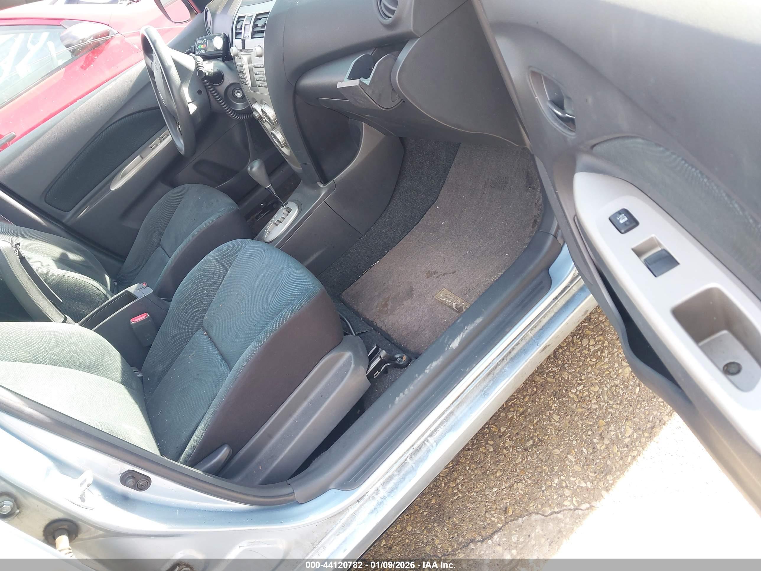TOYOTA YARIS image 5