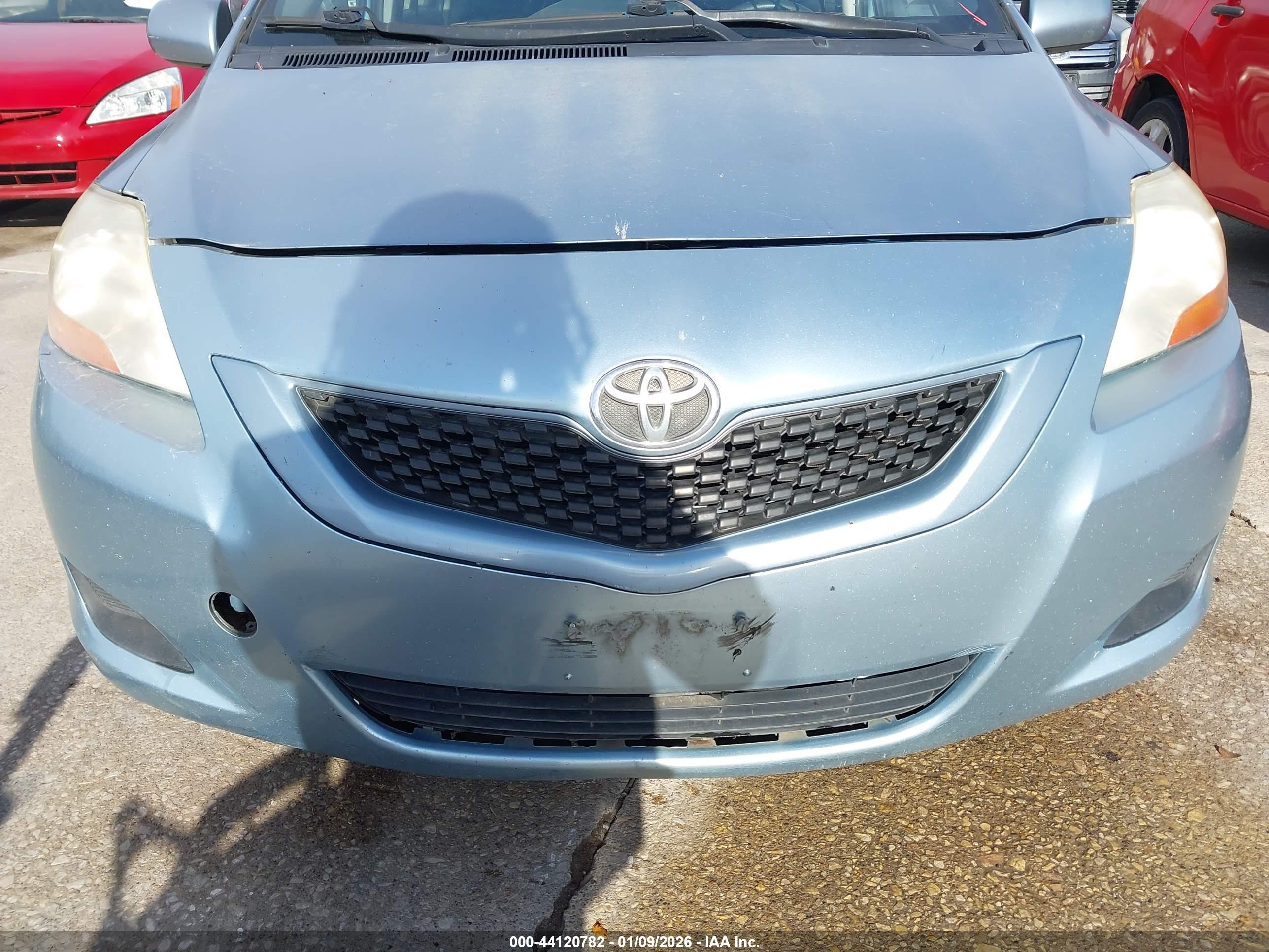 TOYOTA YARIS image 6