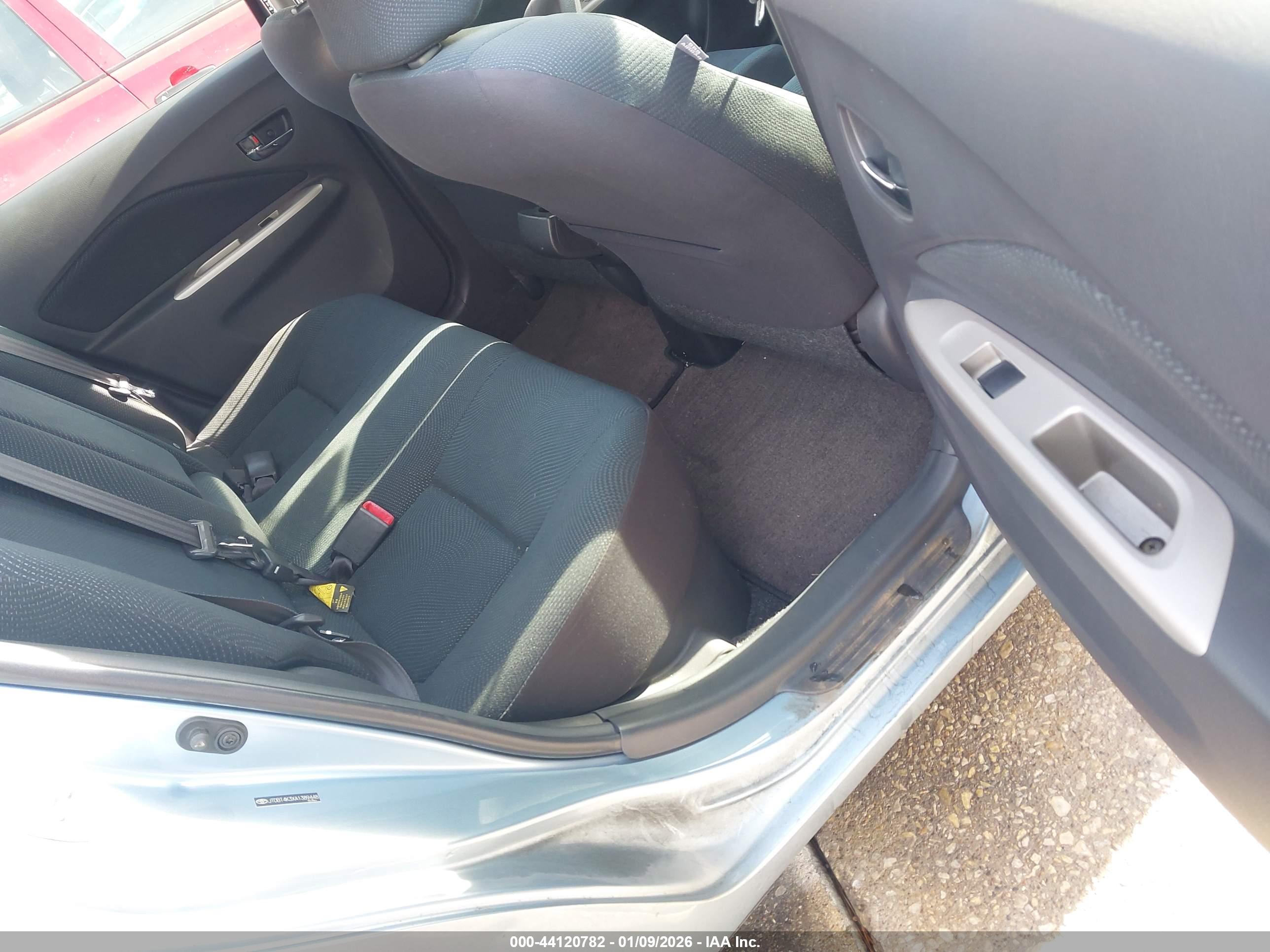 TOYOTA YARIS image 8
