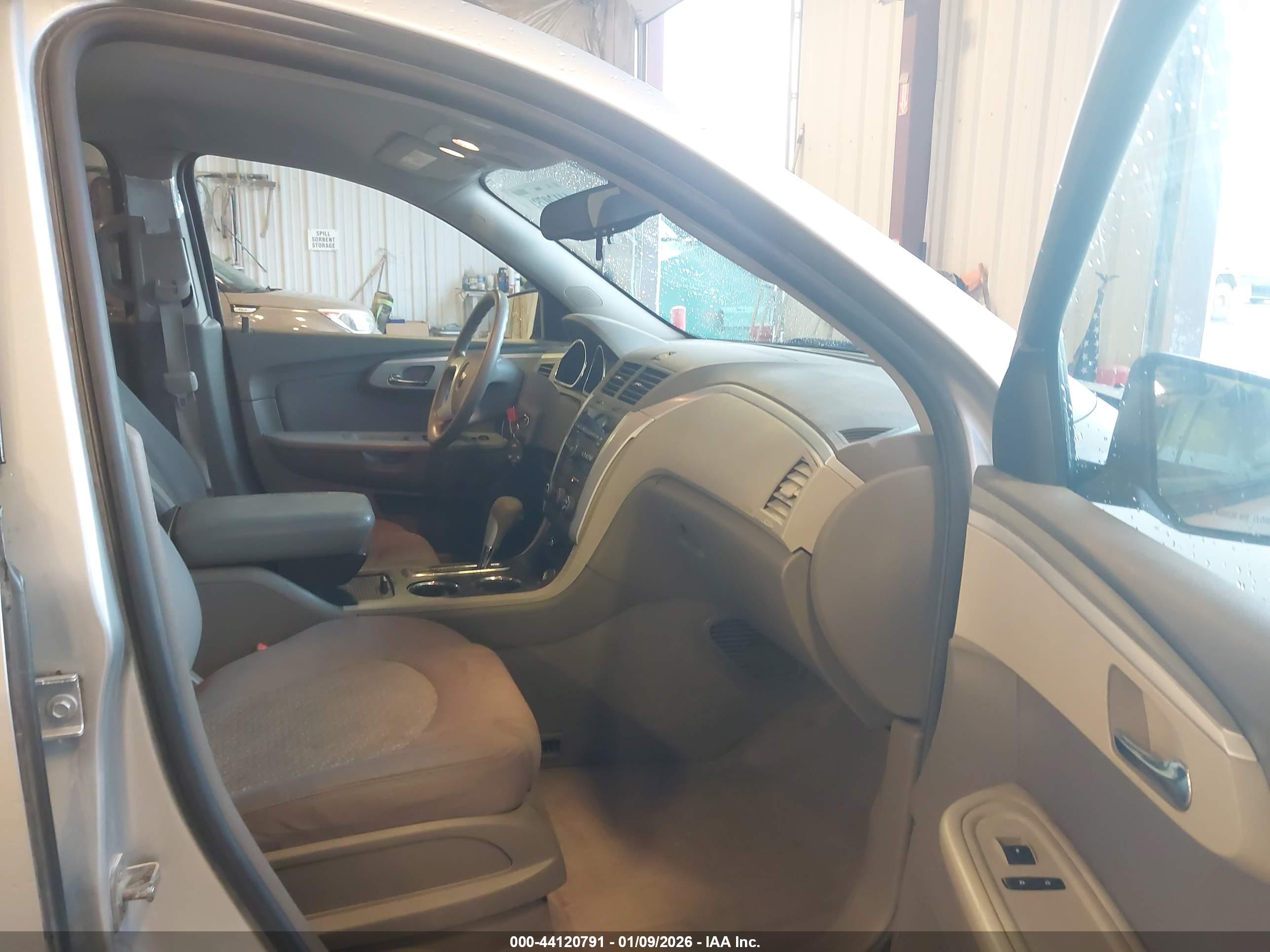 CHEVROLET TRAVERSE image 5