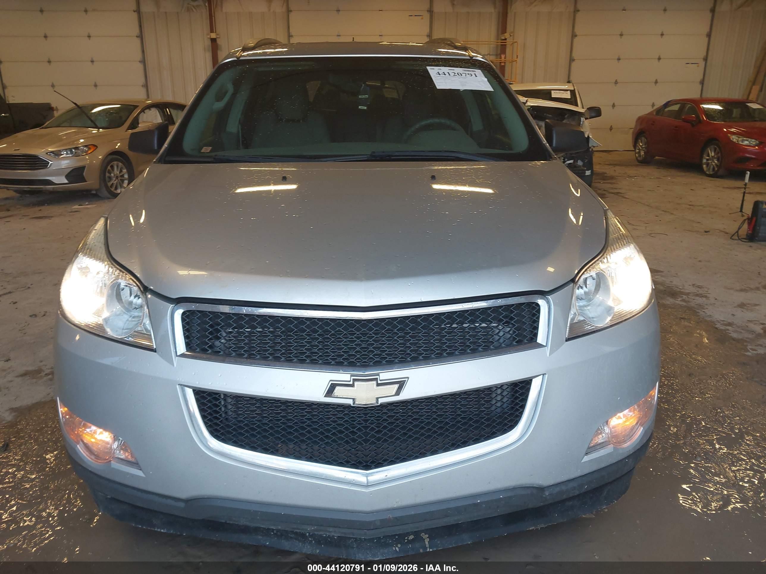 CHEVROLET TRAVERSE image 6