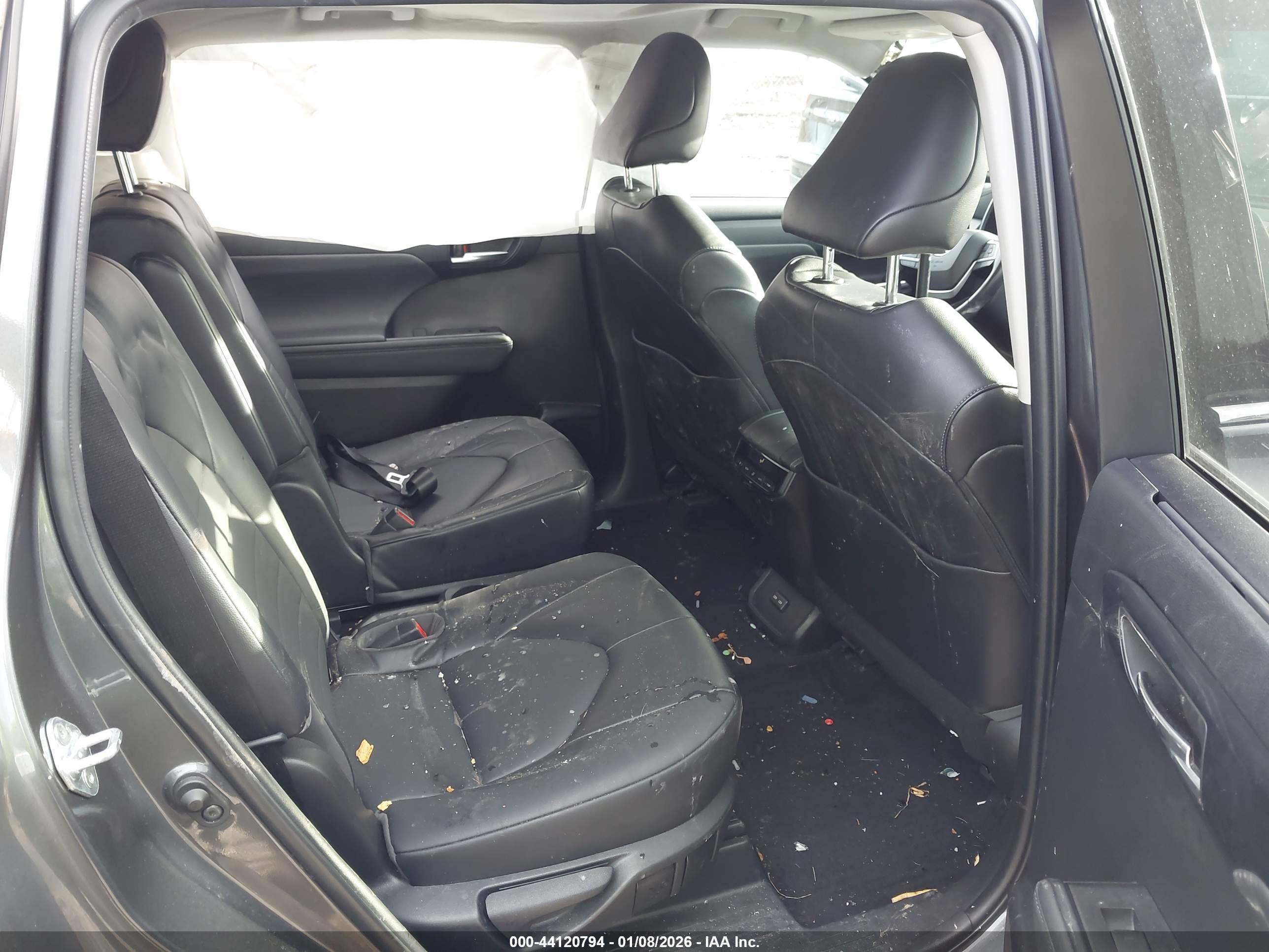 TOYOTA HIGHLANDER image 8