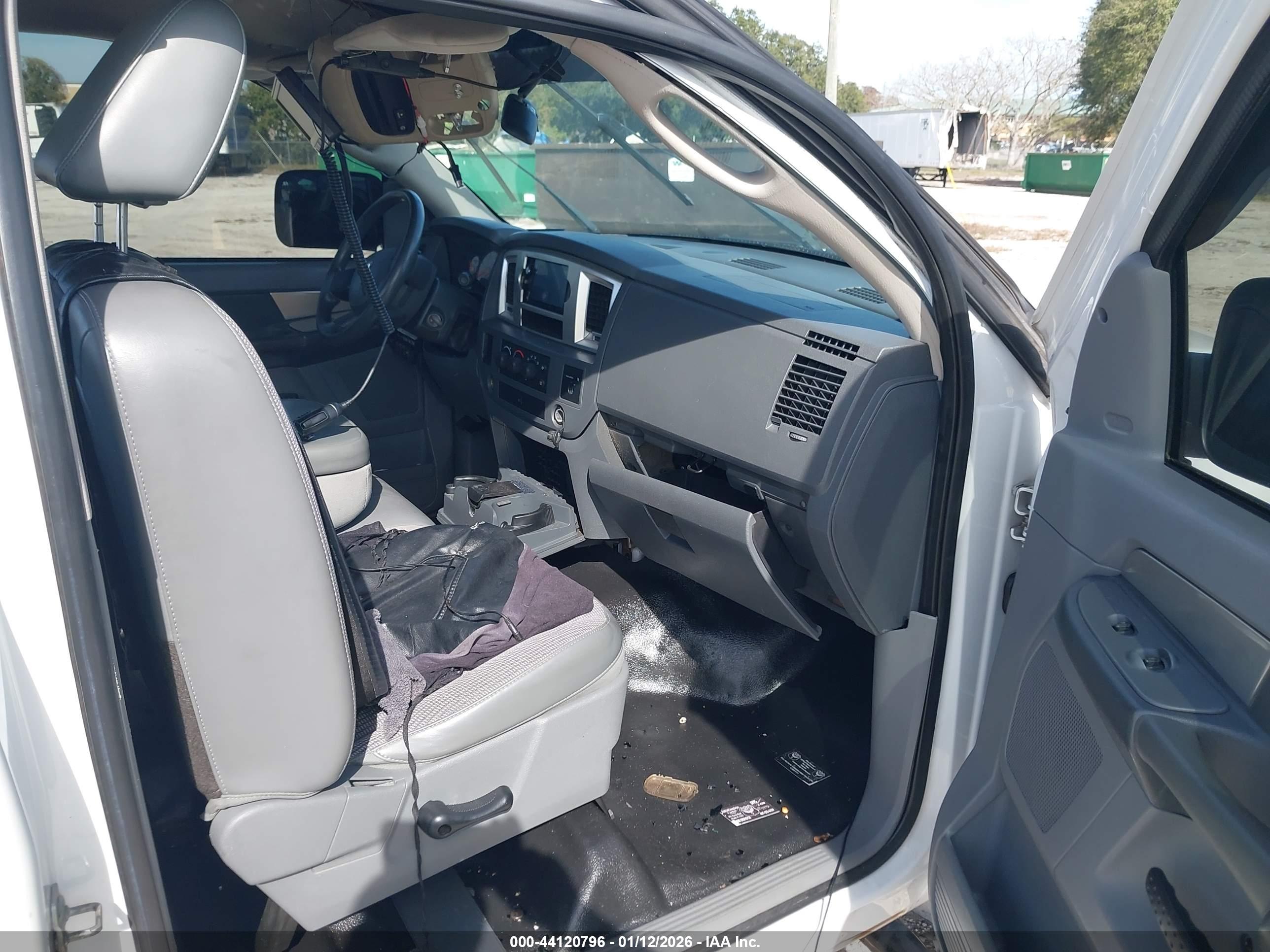 DODGE RAM image 7