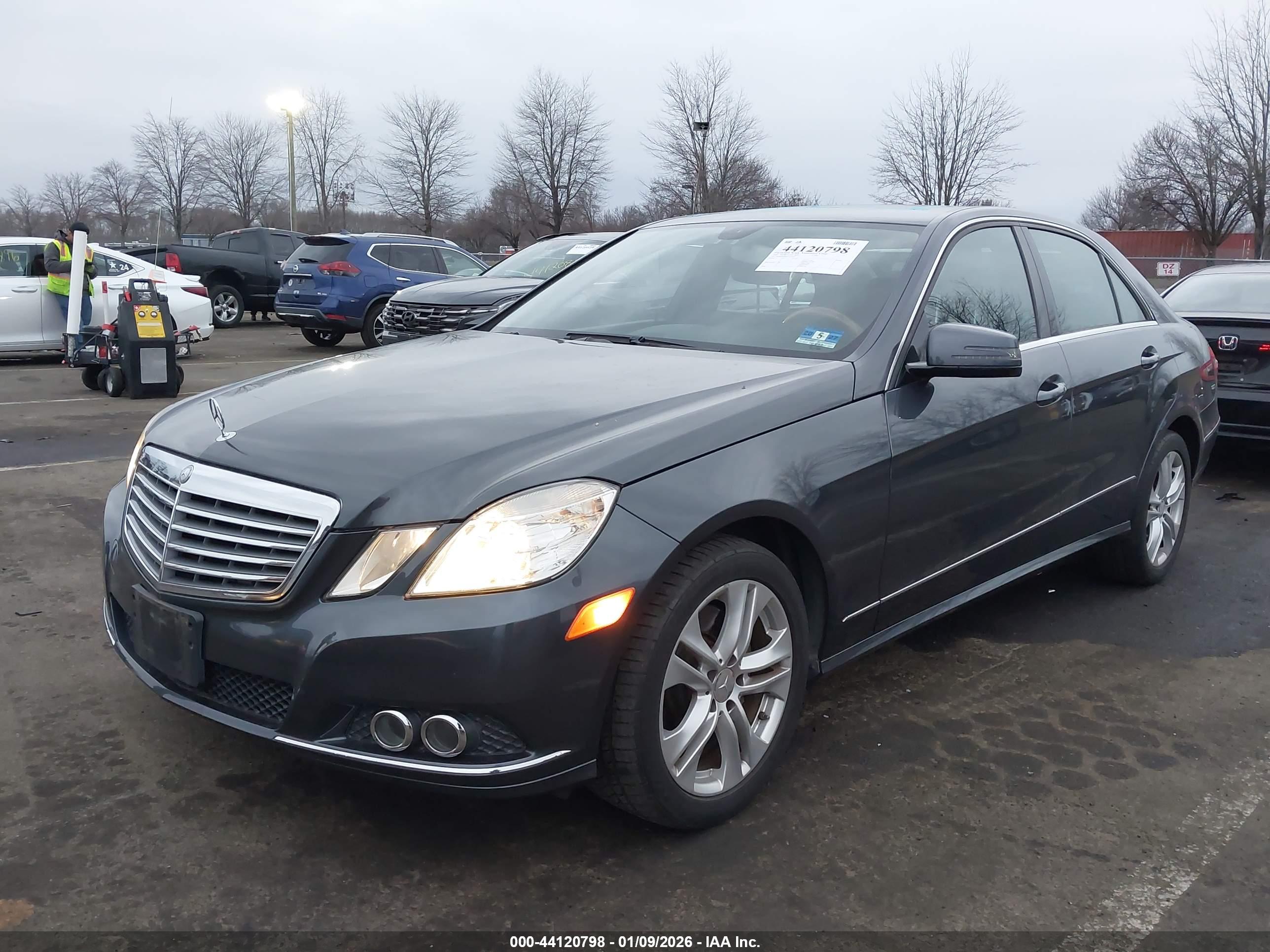 MERCEDES-BENZ E image 2