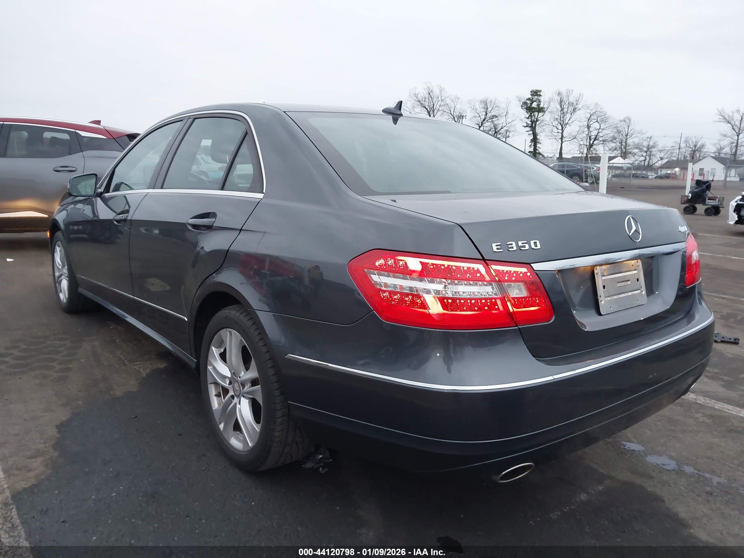 MERCEDES-BENZ E image 3