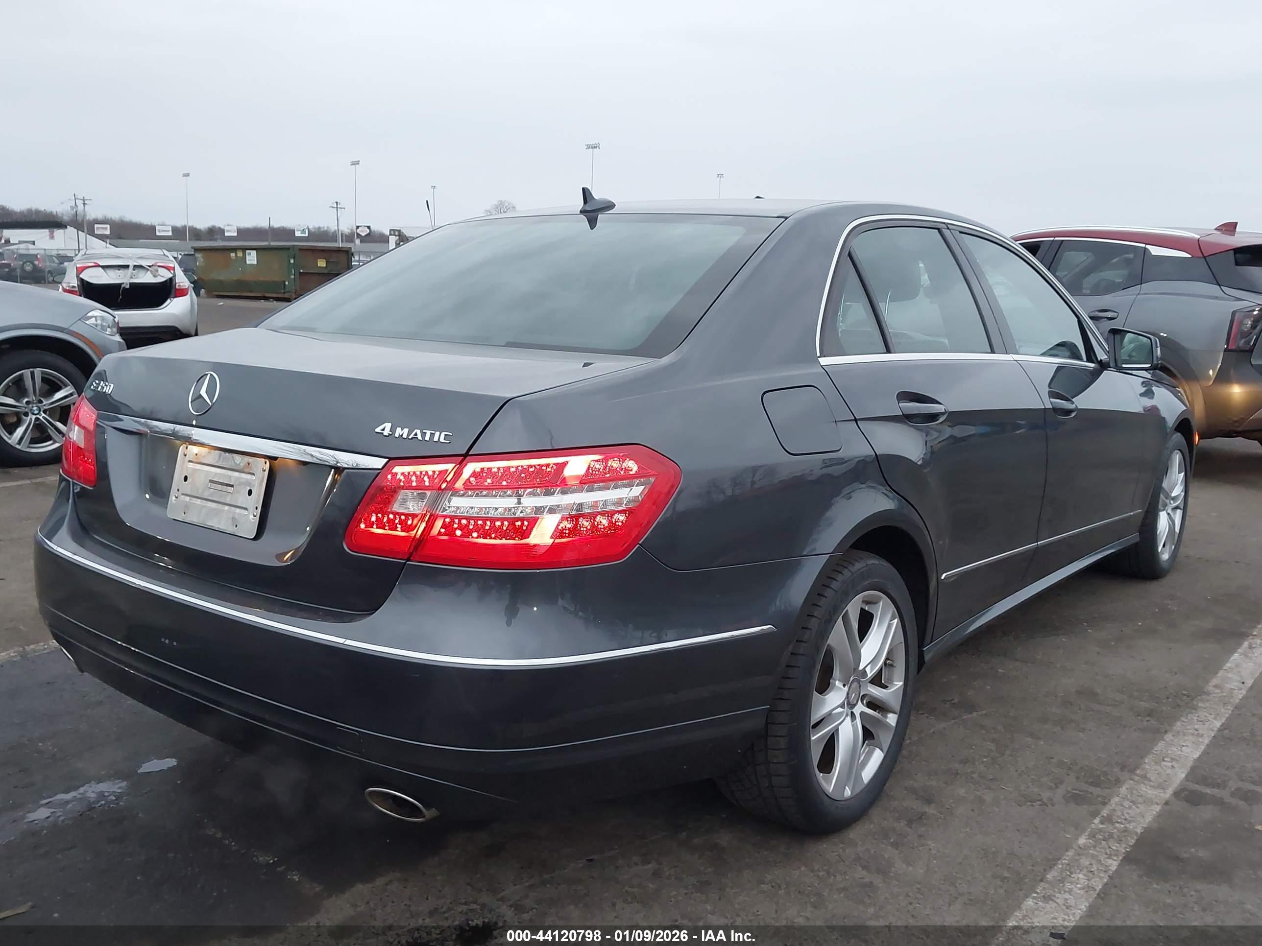 MERCEDES-BENZ E image 4