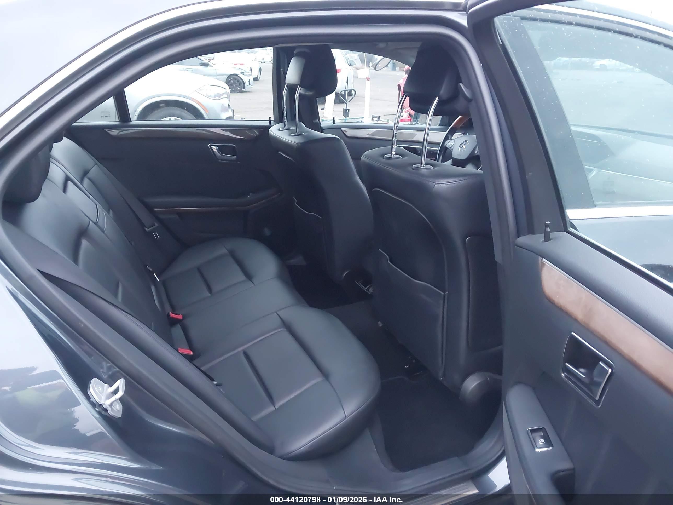 MERCEDES-BENZ E image 8