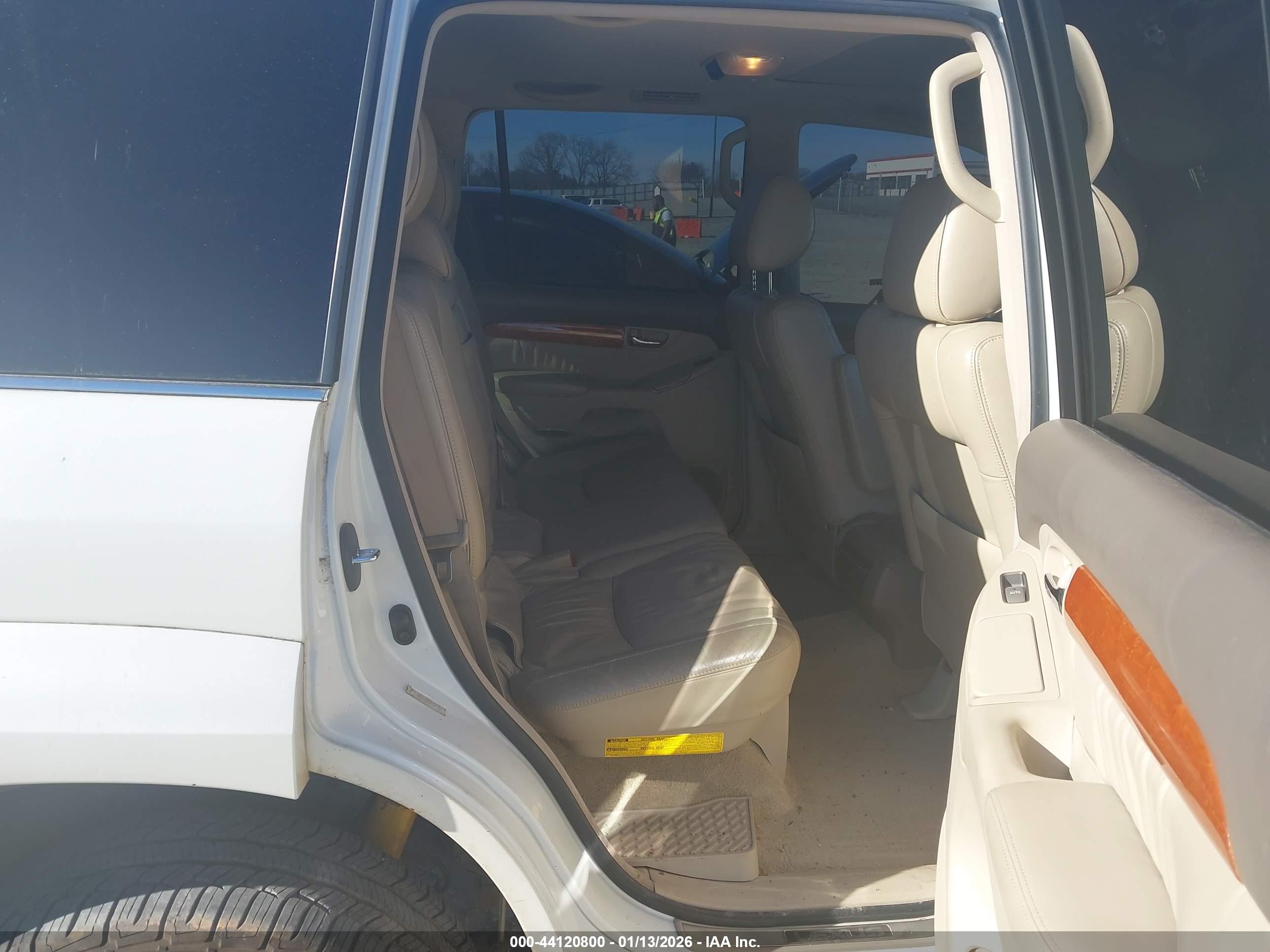 LEXUS GX image 8