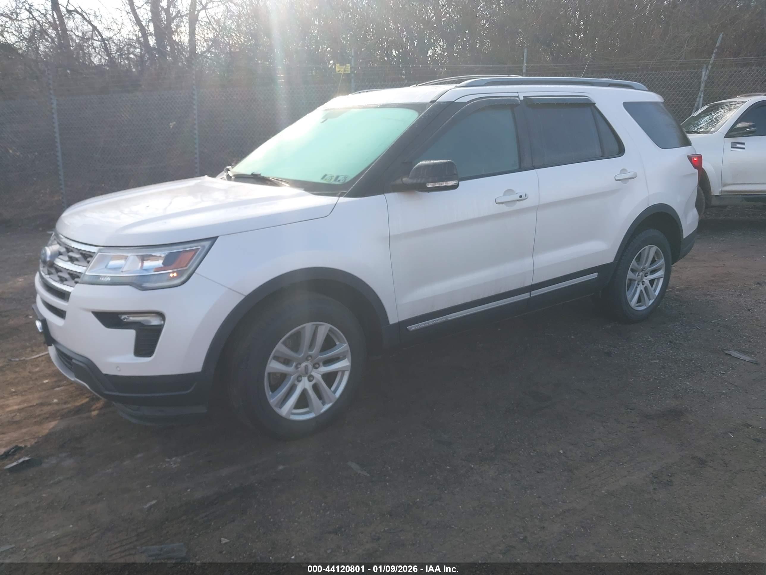 FORD EXPLORER image 2