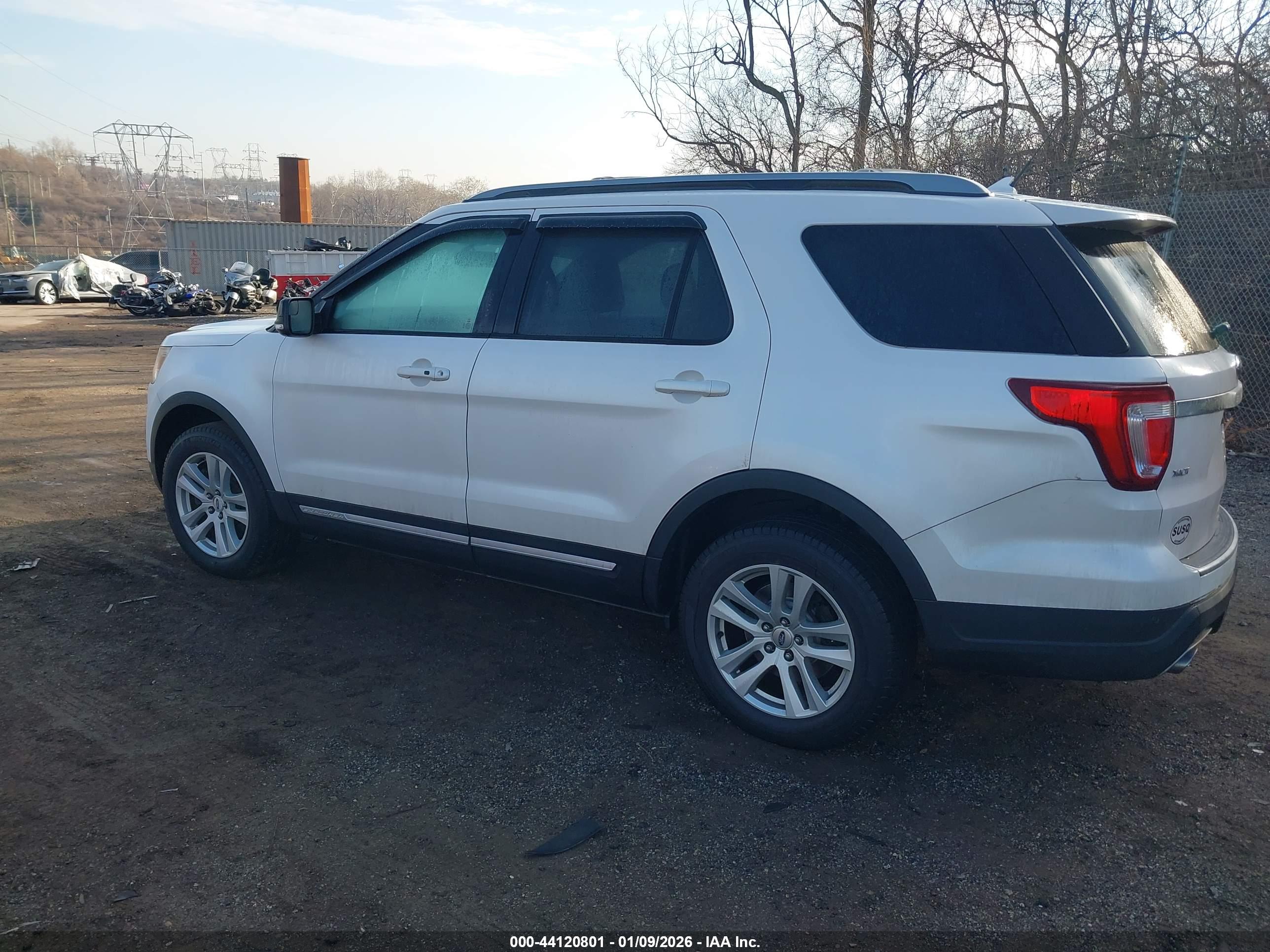 FORD EXPLORER image 3