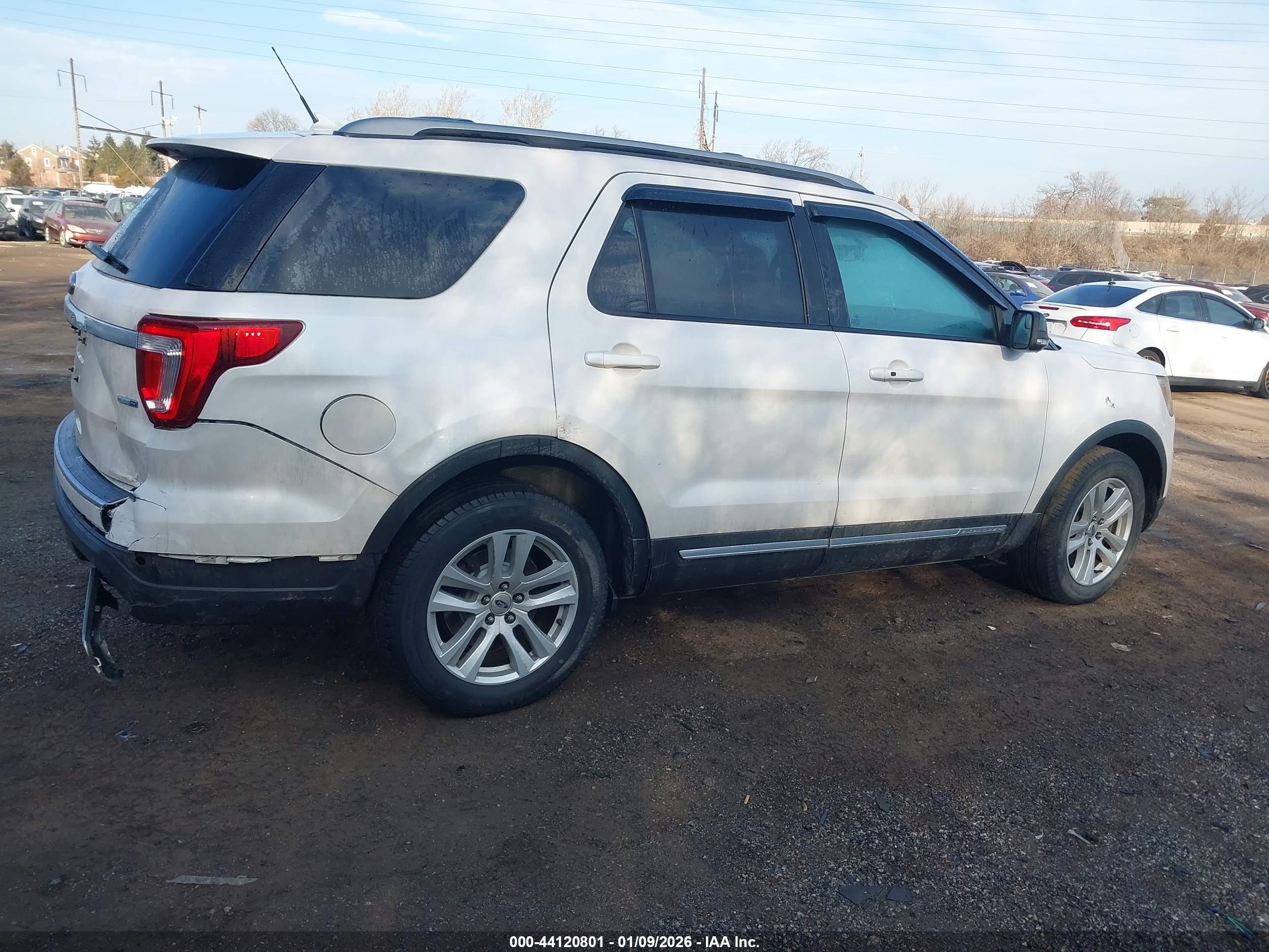 FORD EXPLORER image 4