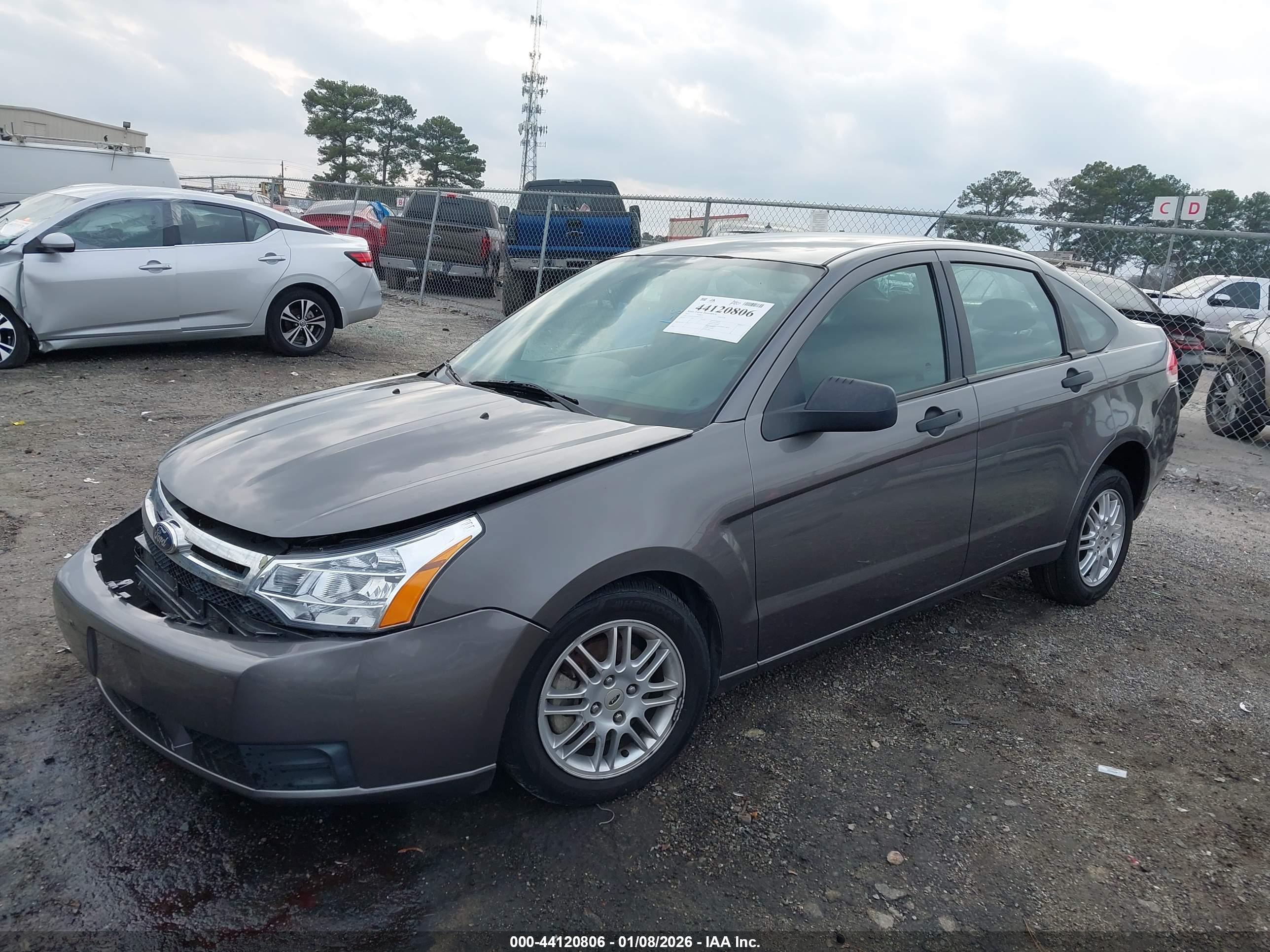 FORD FOCUS image 2
