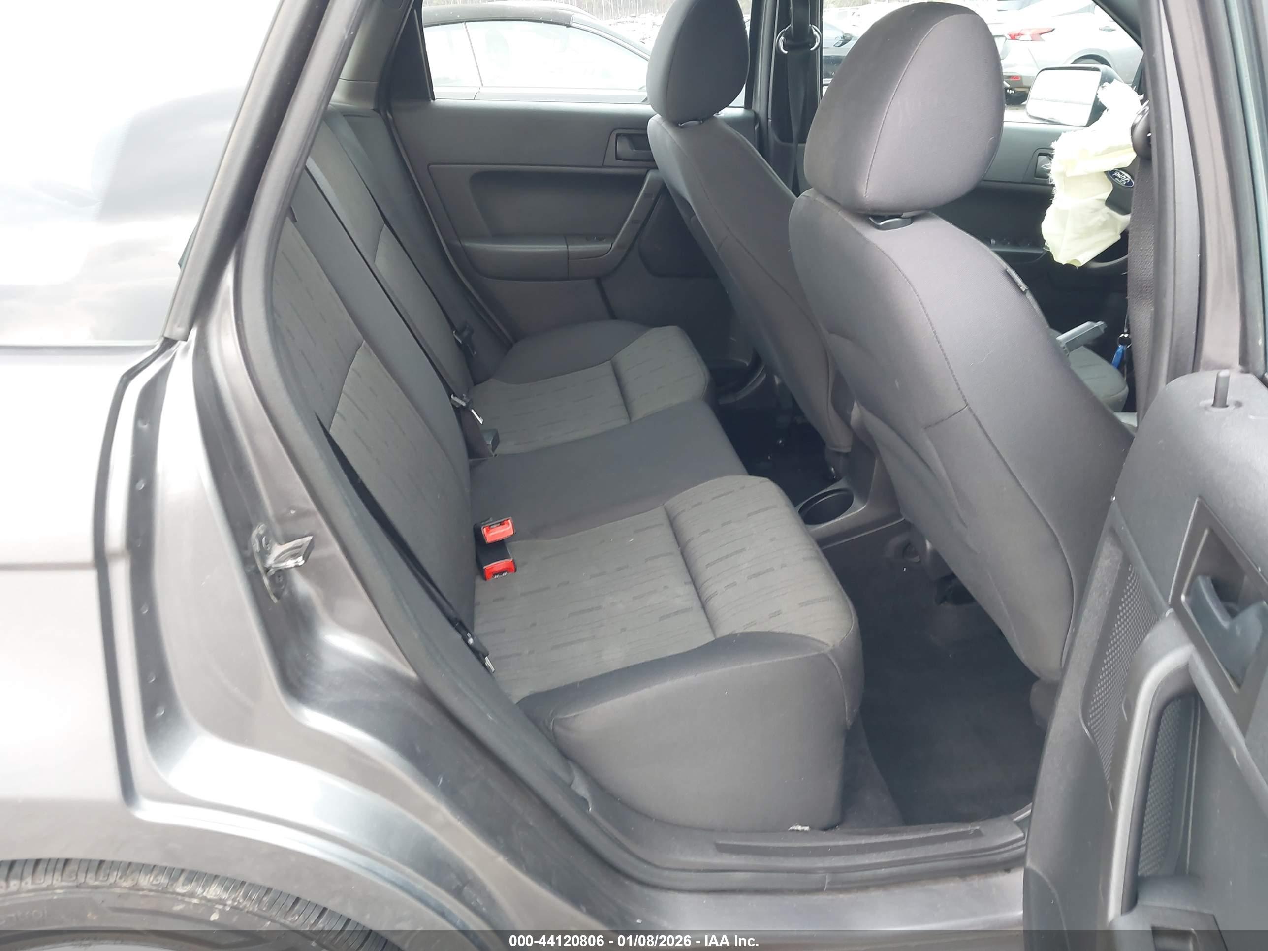 FORD FOCUS image 8