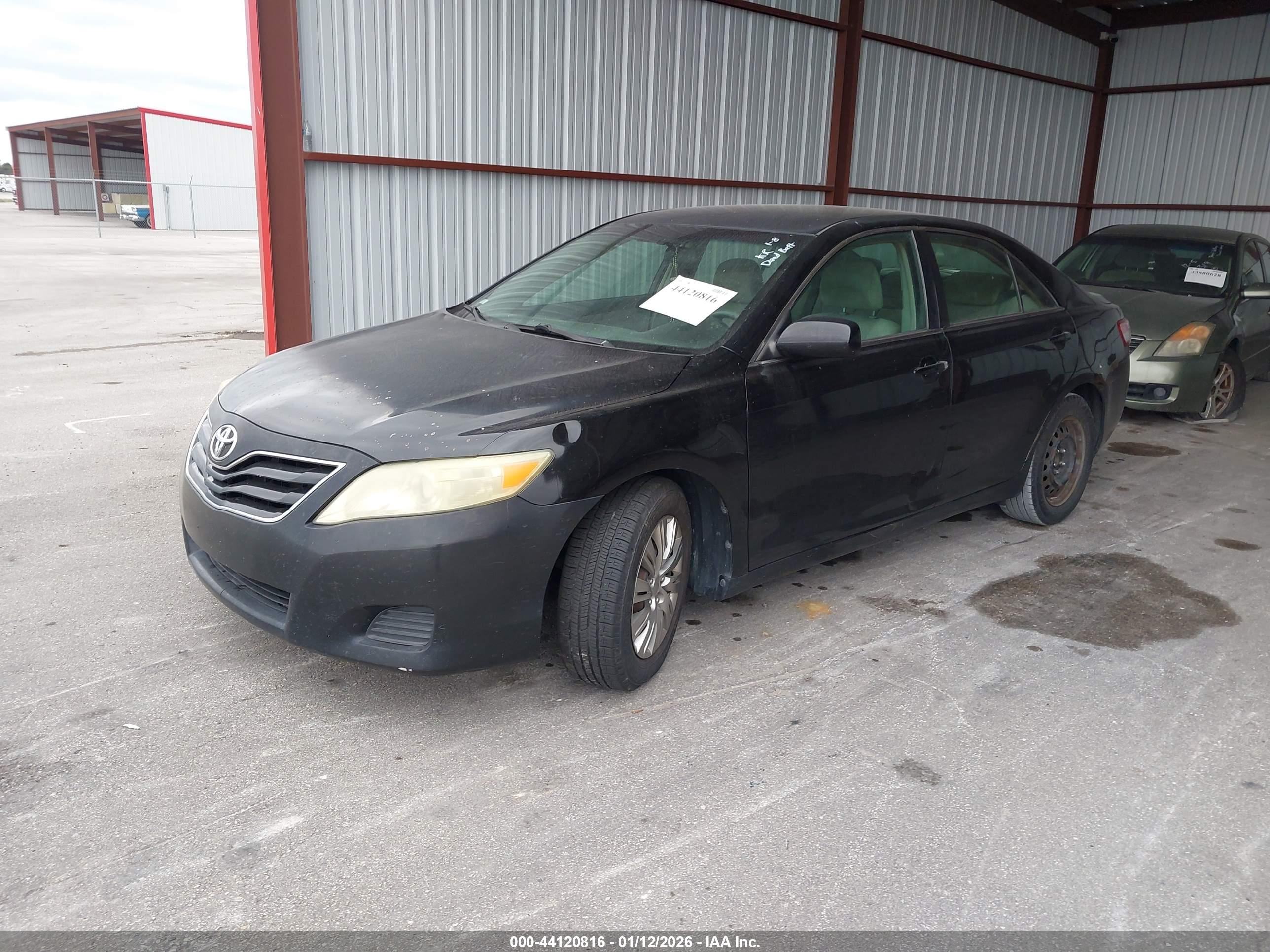 TOYOTA CAMRY image 2