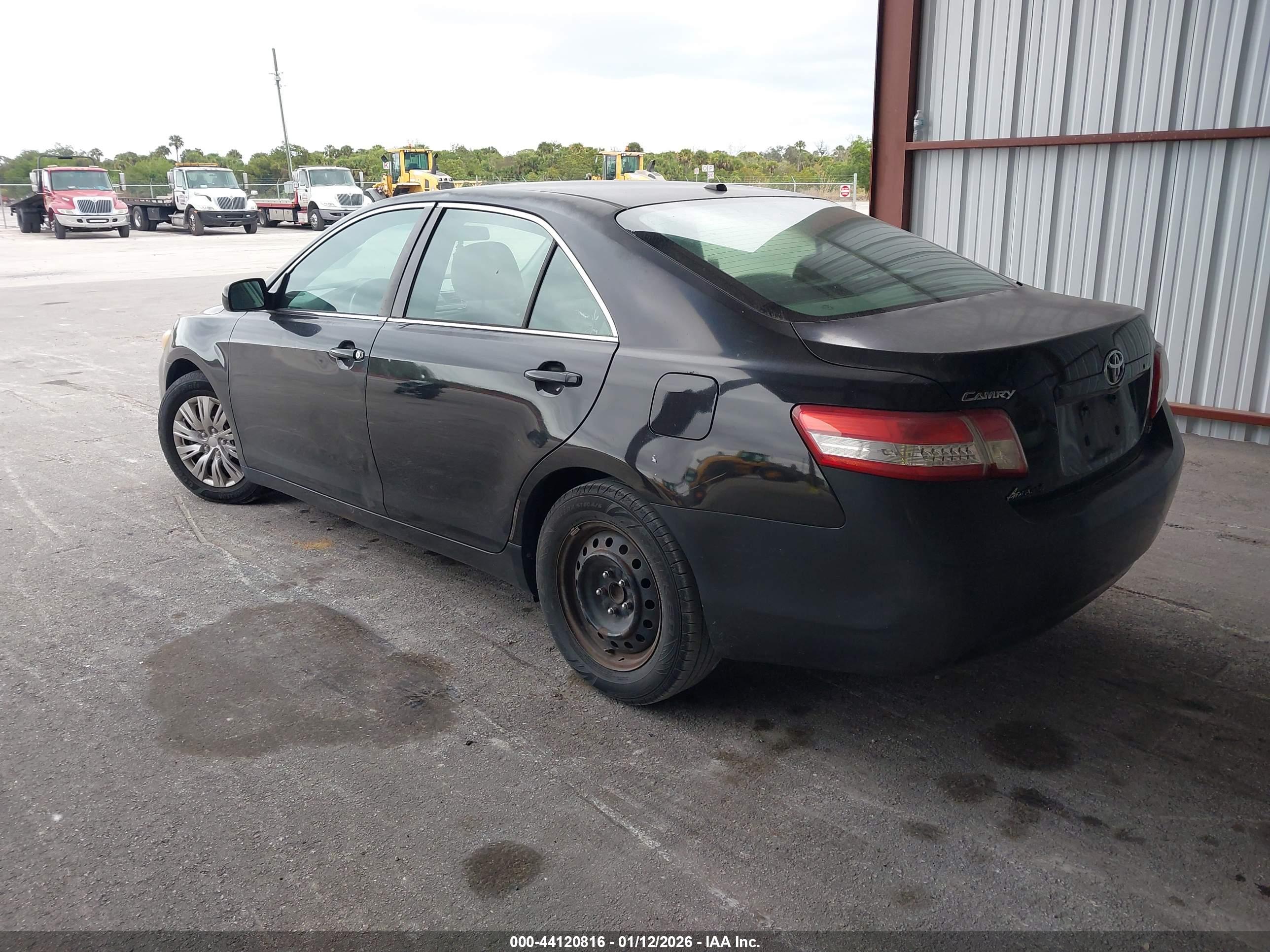 TOYOTA CAMRY image 3
