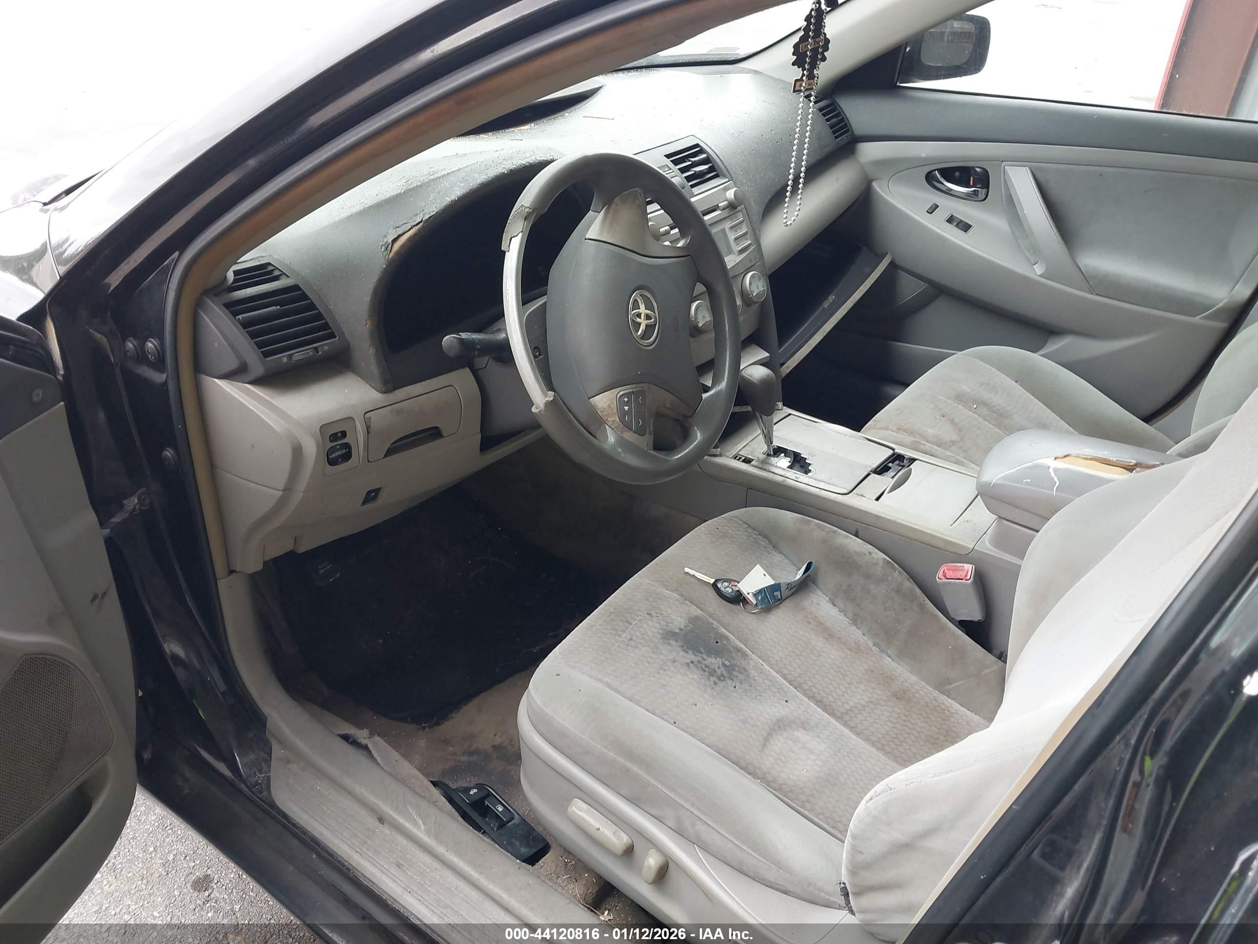 TOYOTA CAMRY image 5