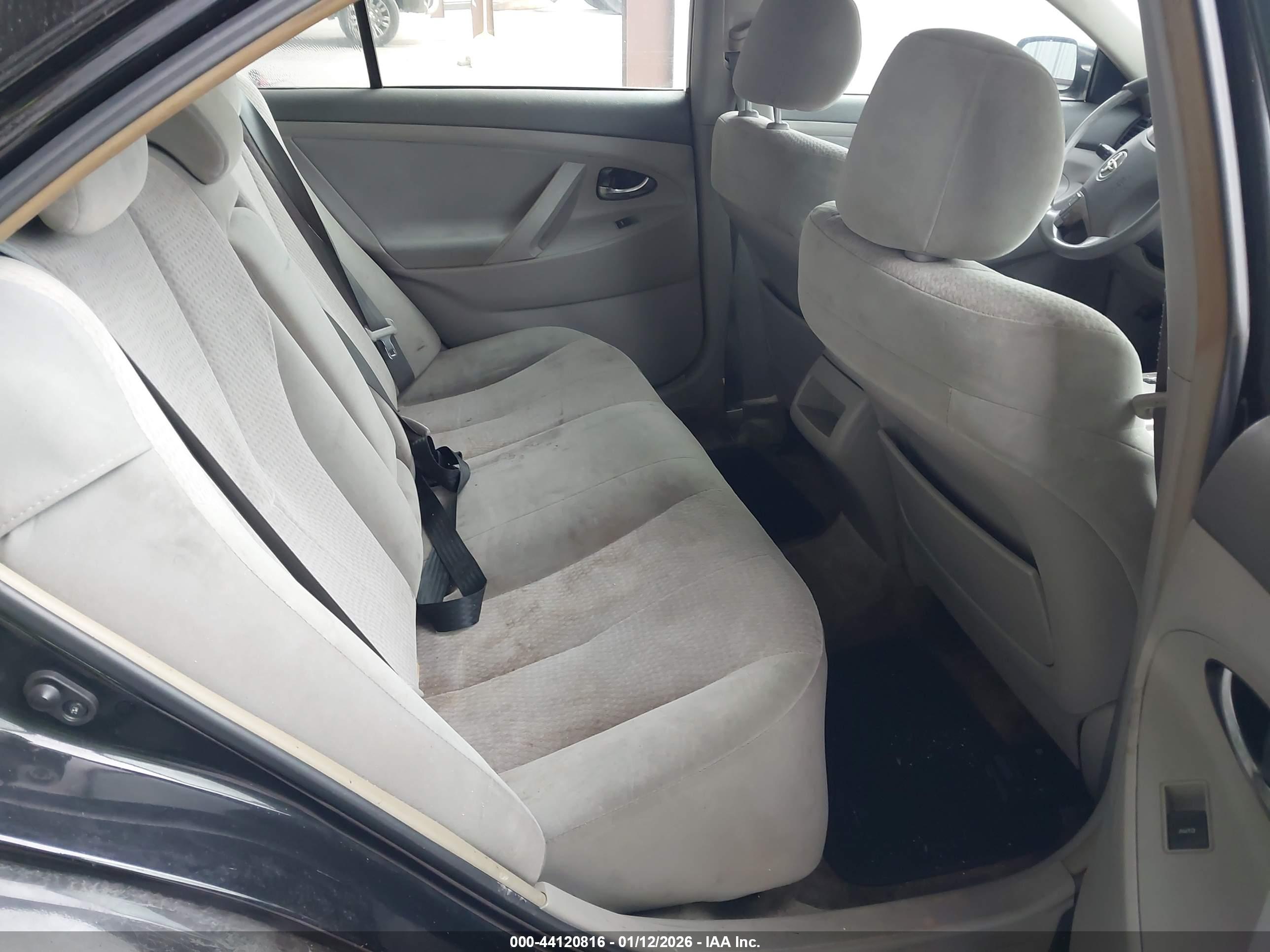 TOYOTA CAMRY image 8