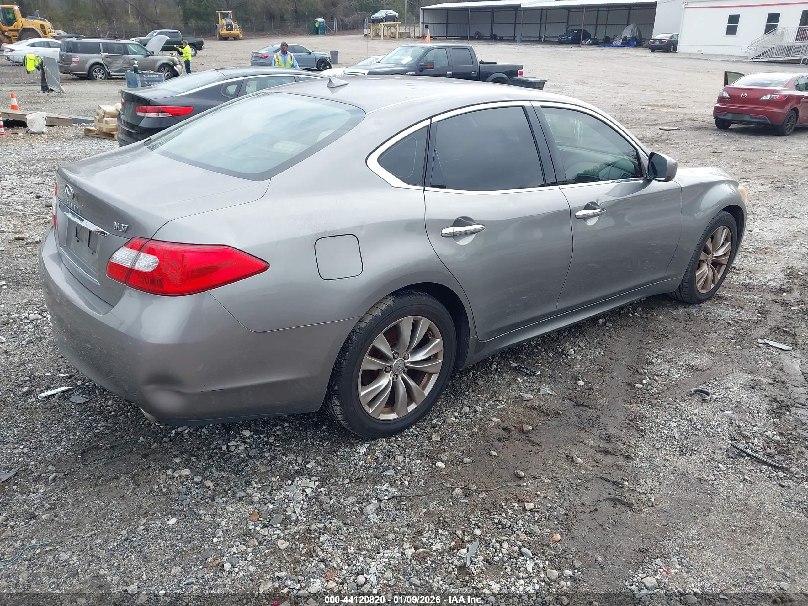 INFINITI M37 image 4