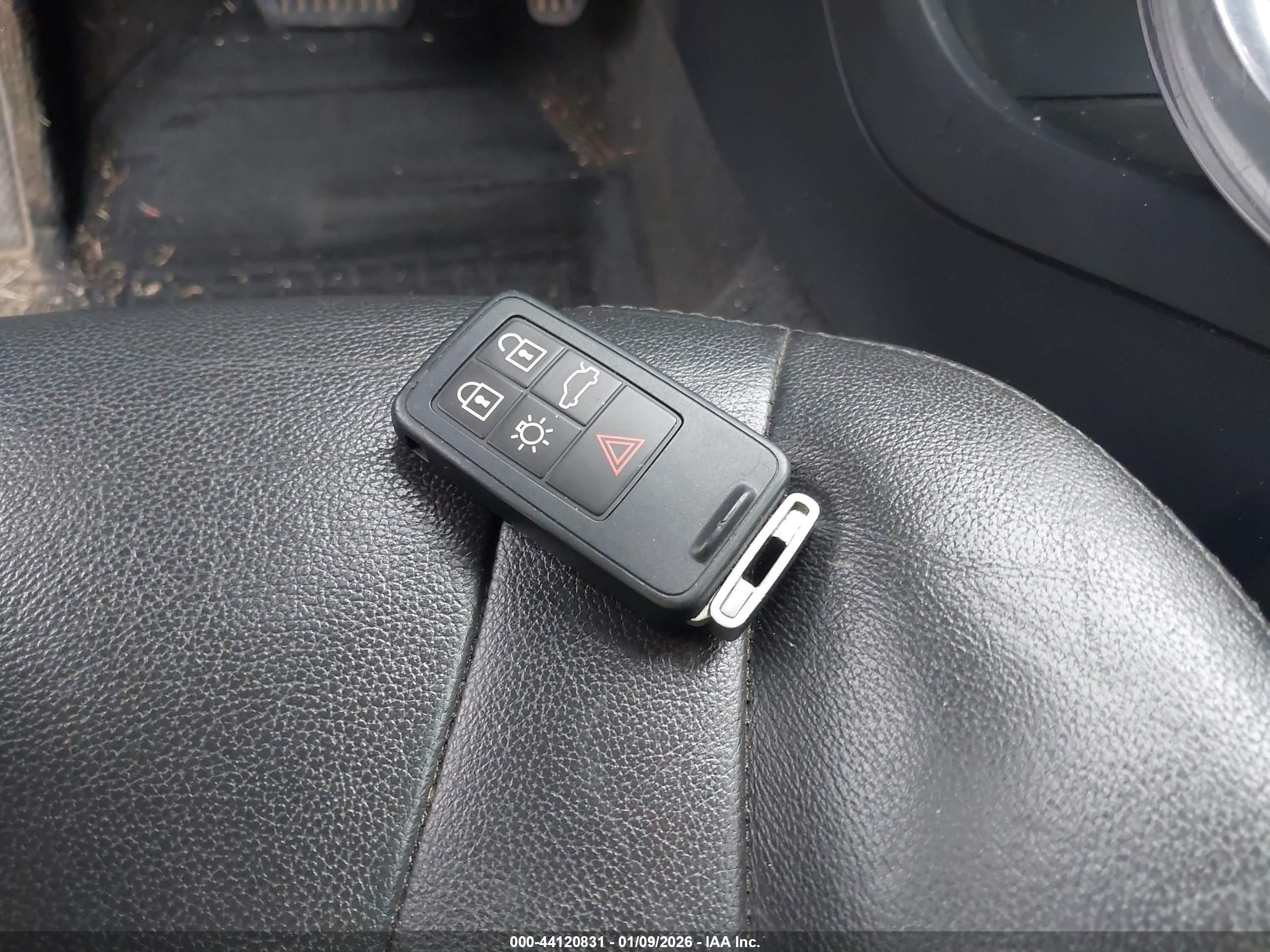 VOLVO S60 image 11