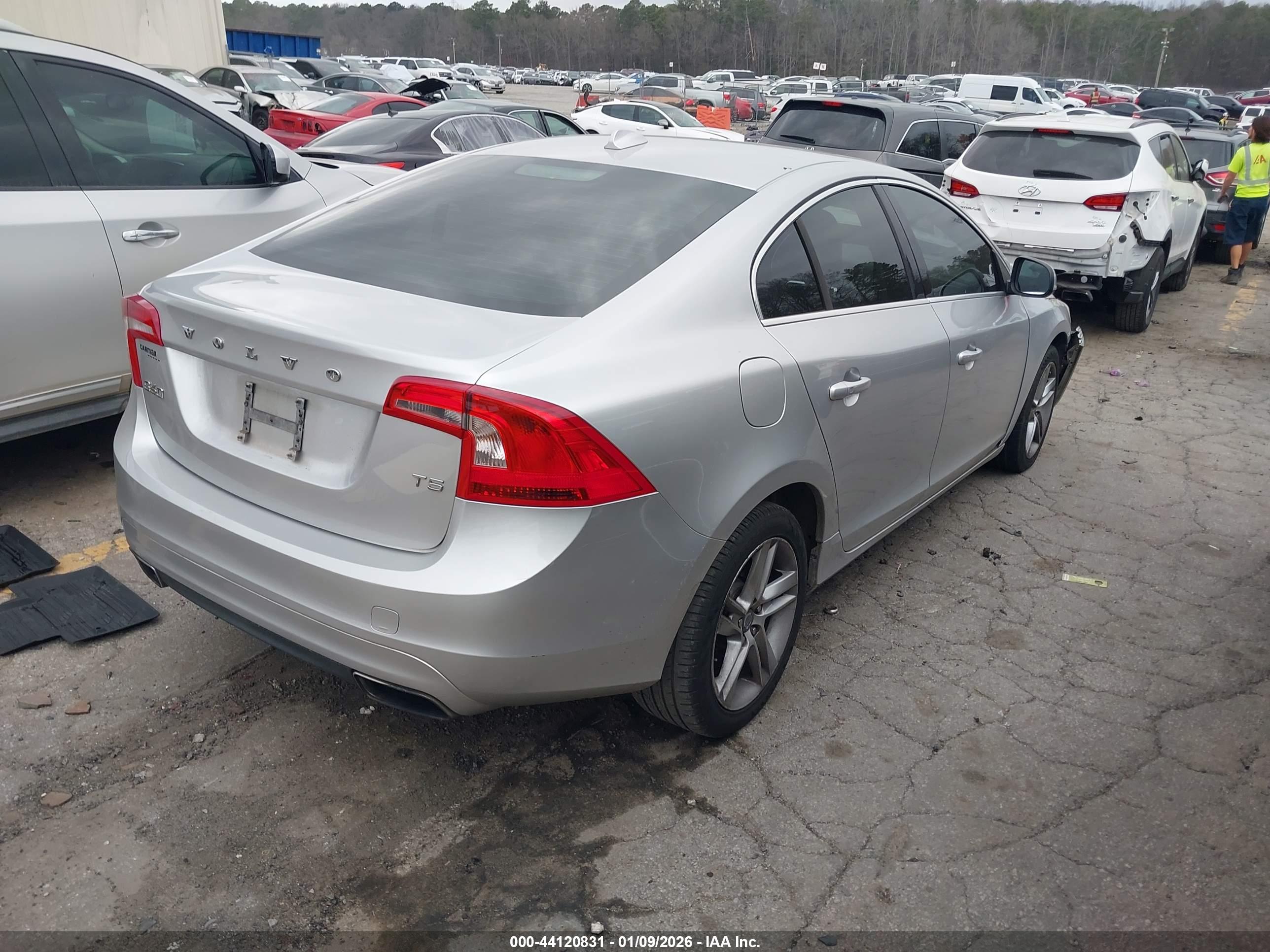 VOLVO S60 image 4