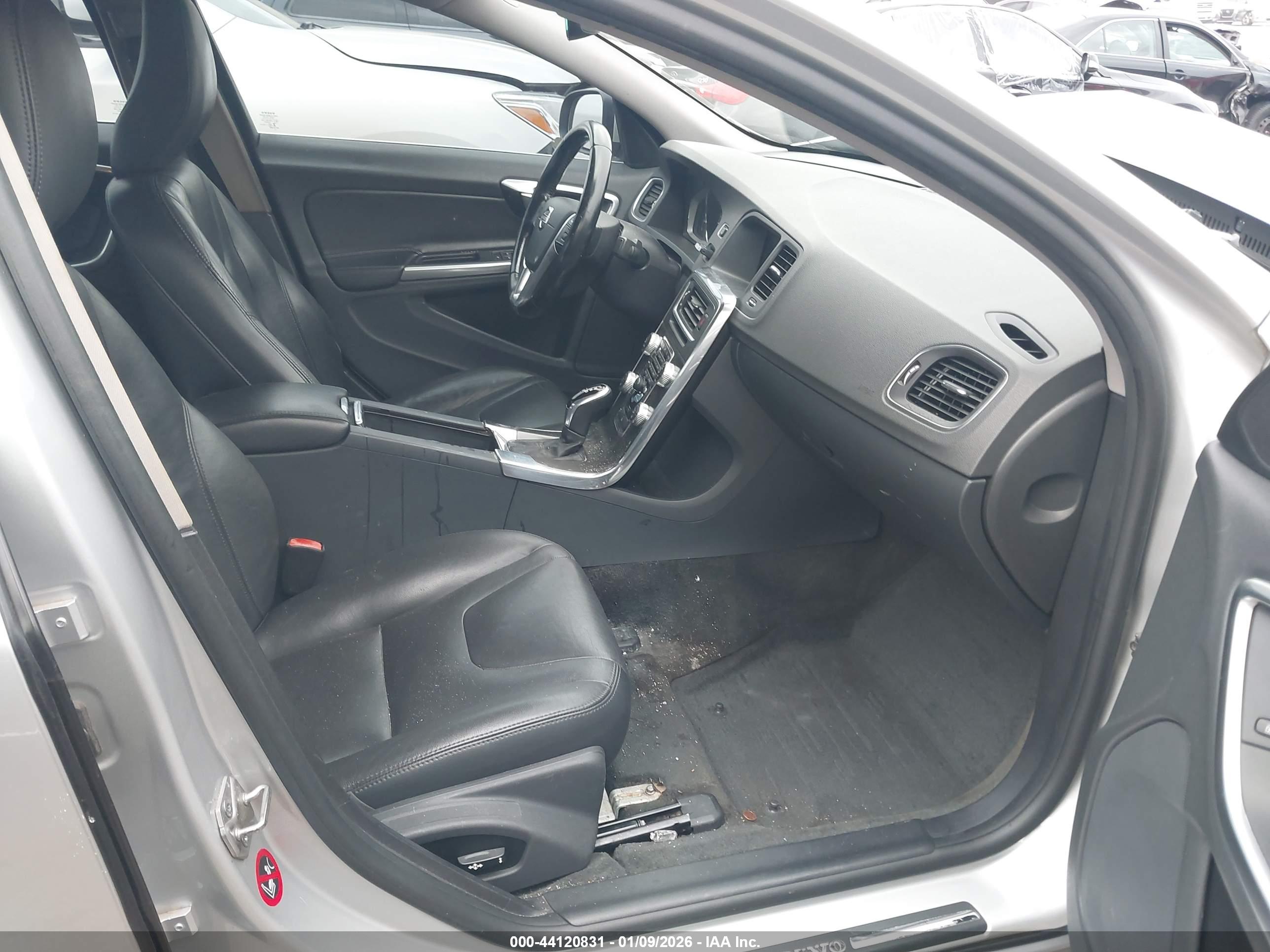 VOLVO S60 image 5
