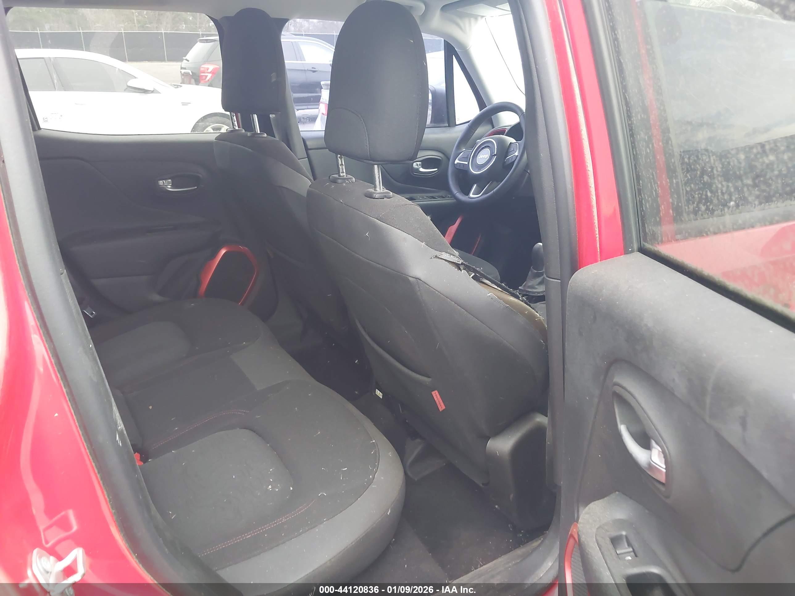 JEEP RENEGADE image 8