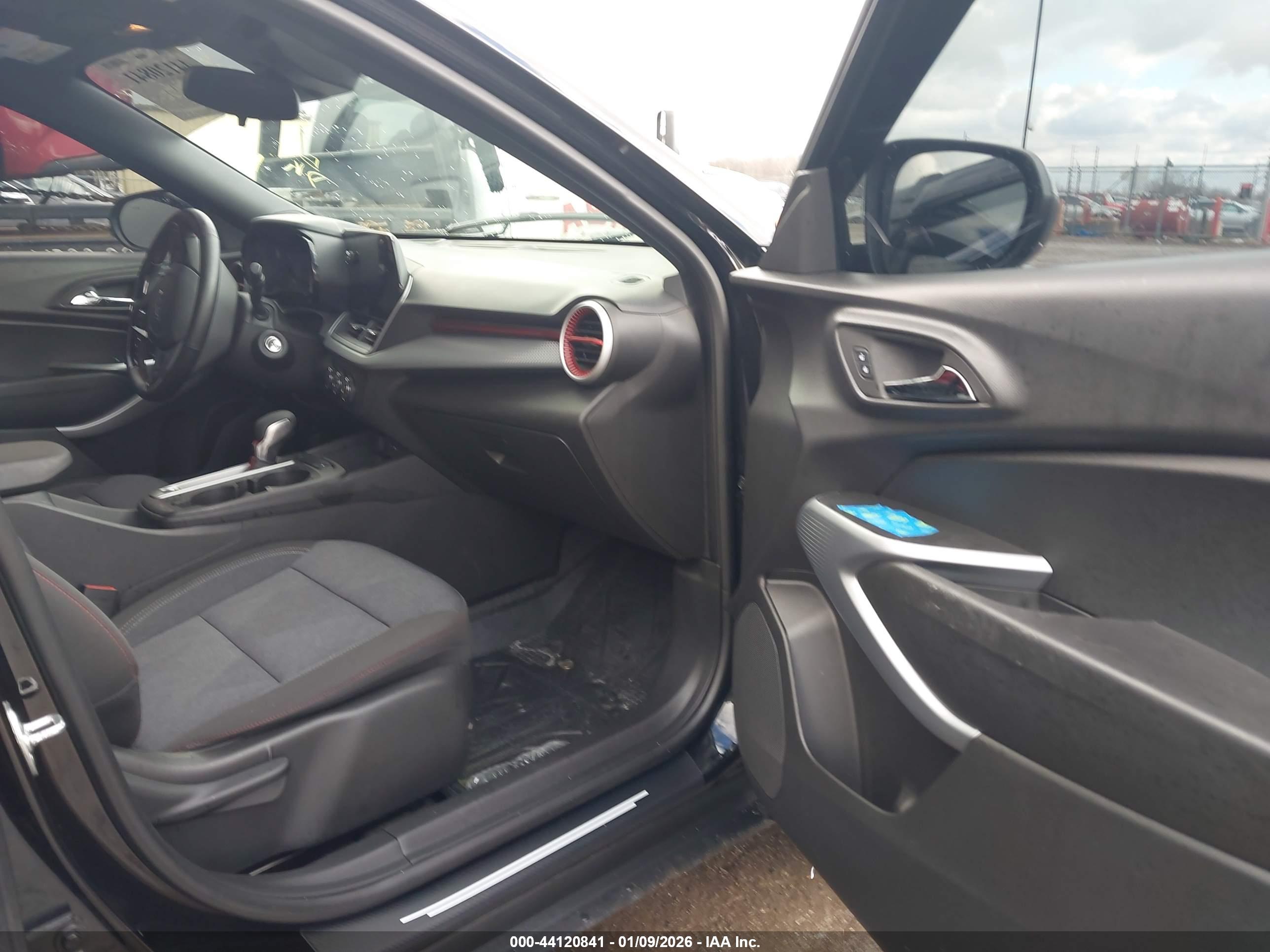 CHEVROLET TRAX image 5