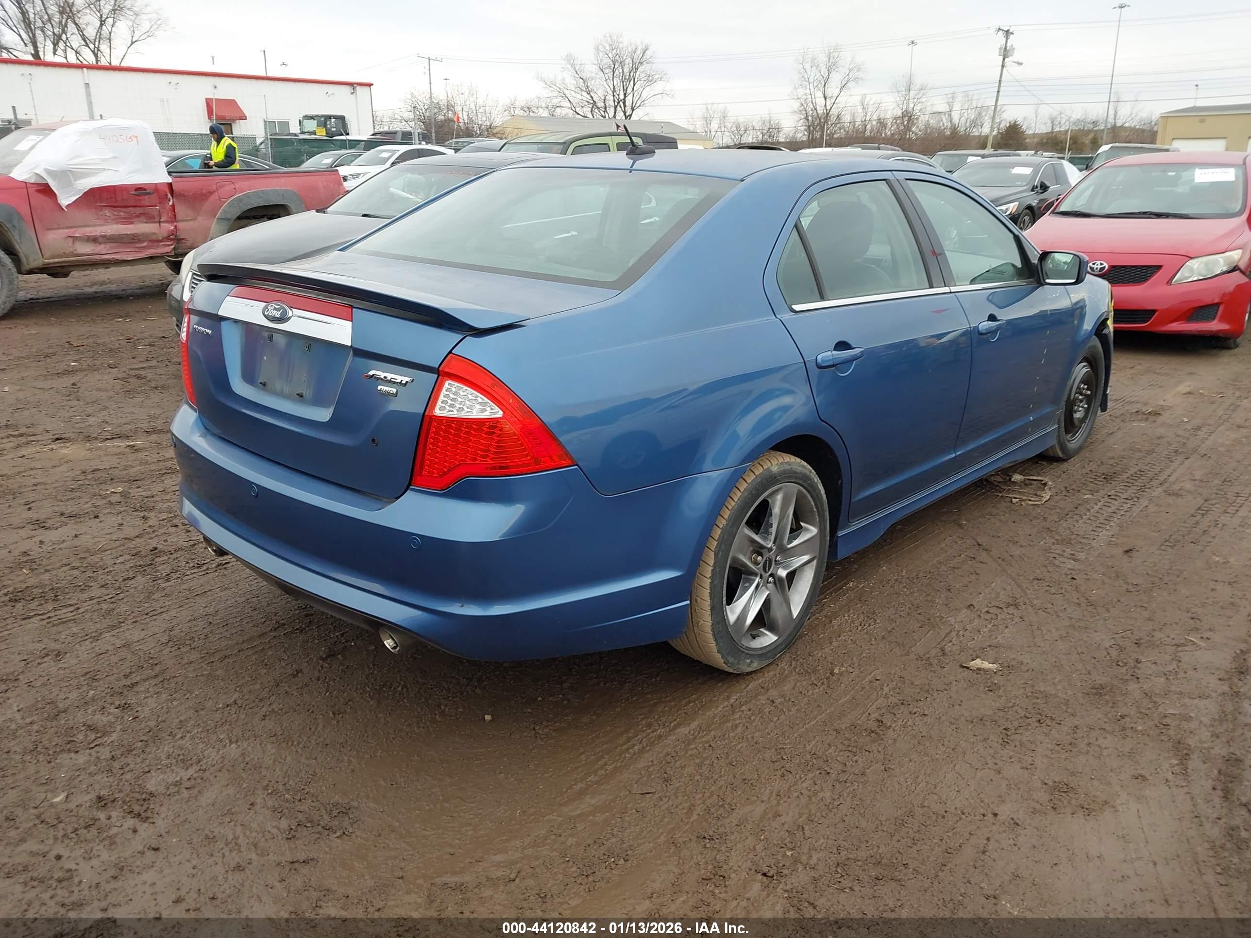 FORD FUSION image 4